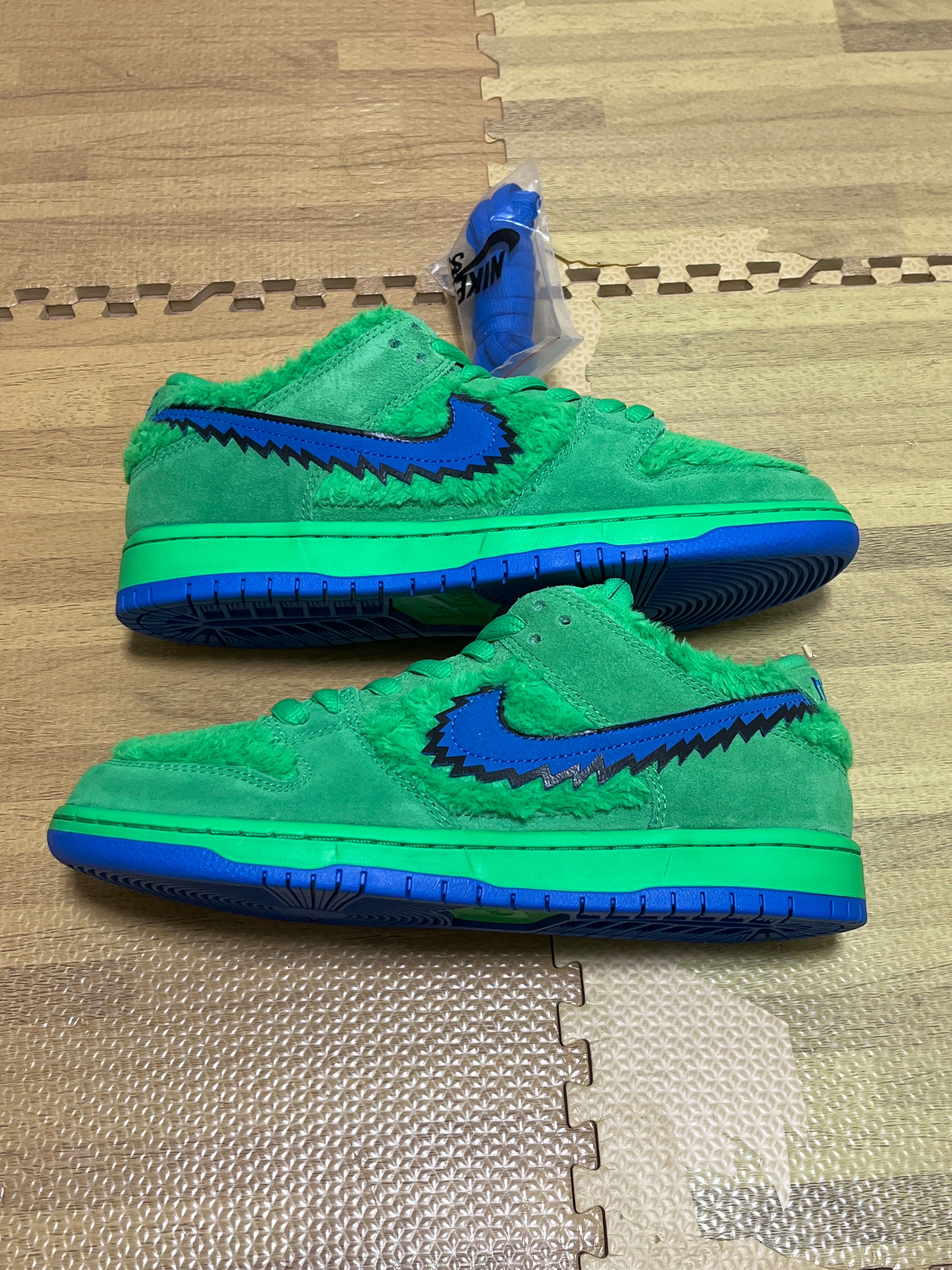 Grateful Dead × Nike SB Dunk Low "Green Bear"