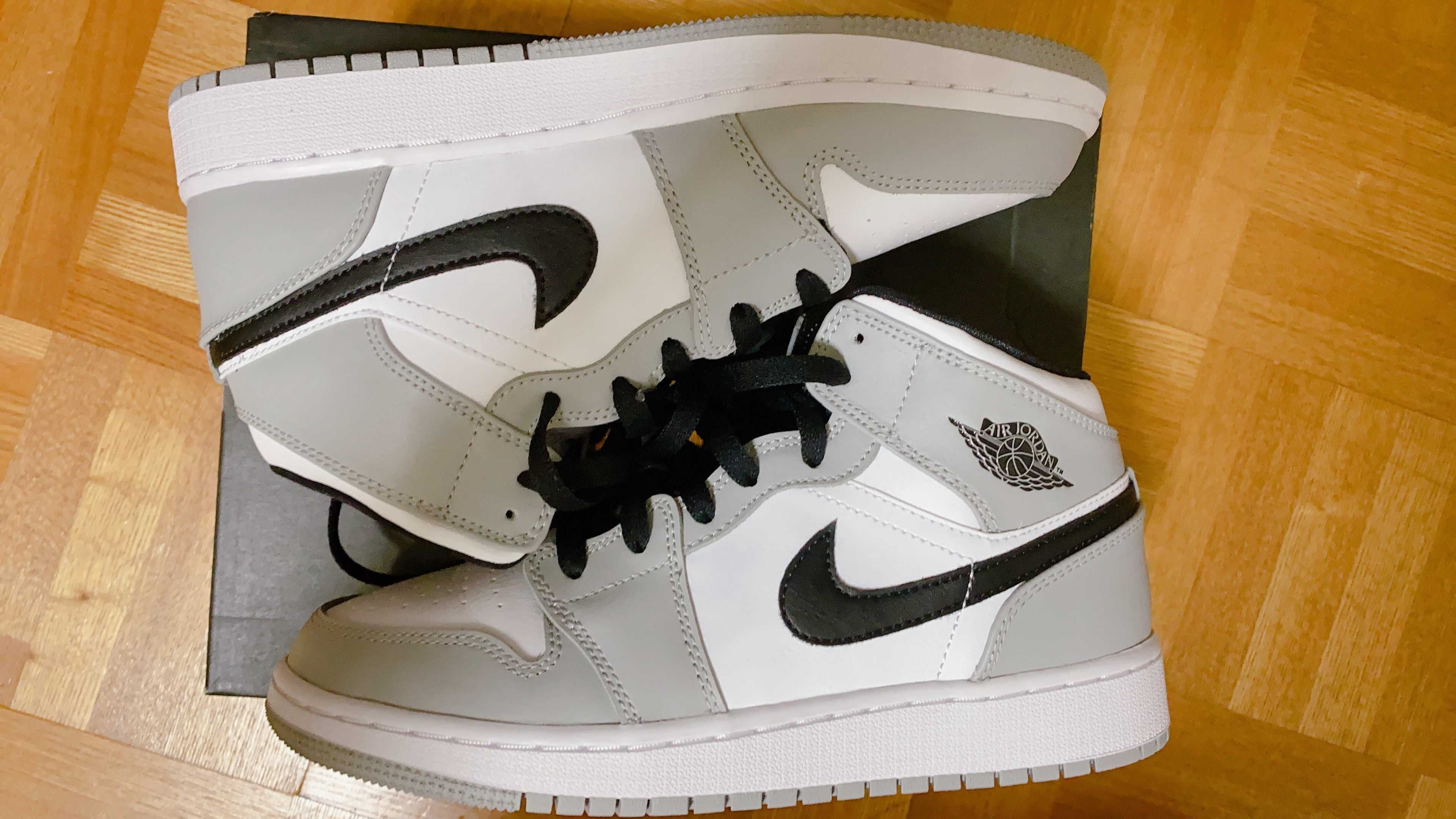 Nike GS Air Jordan 1 Mid "Light Smoke Grey/Black/White"