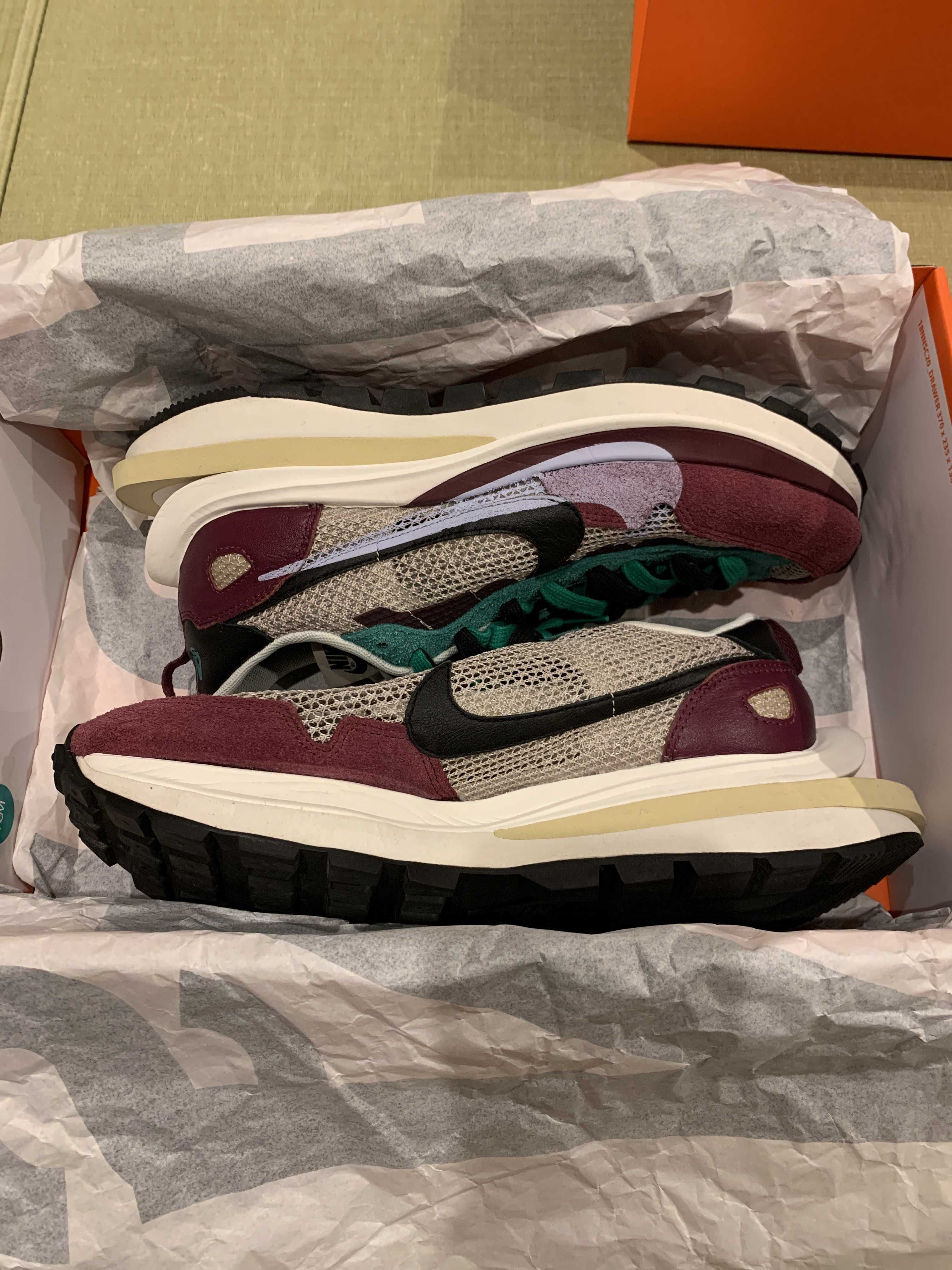 sacai × Nike Vapor Waffle "String/Red/Green"