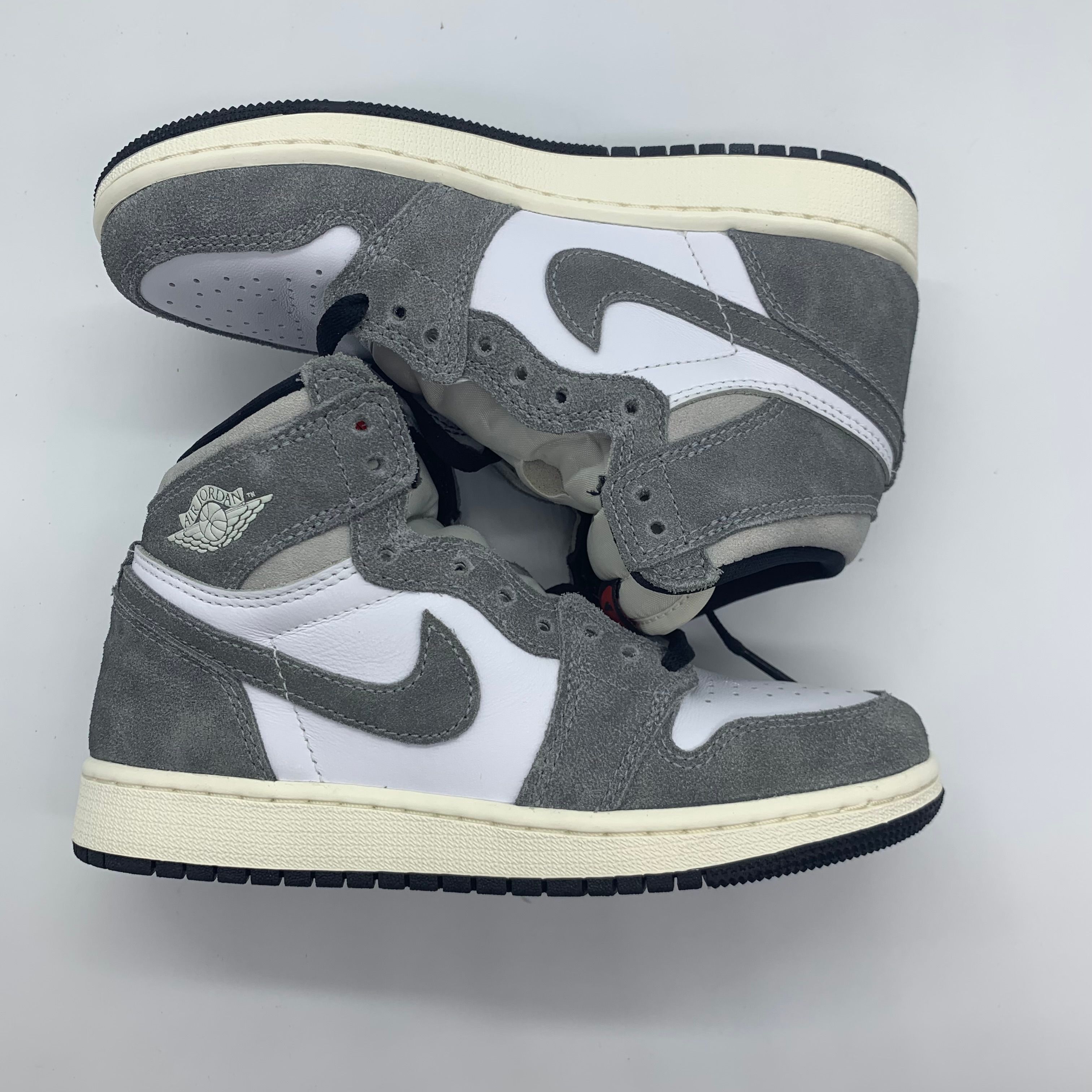 Nike GS Air Jordan 1 Retro High OG "Black and Smoke Grey"
