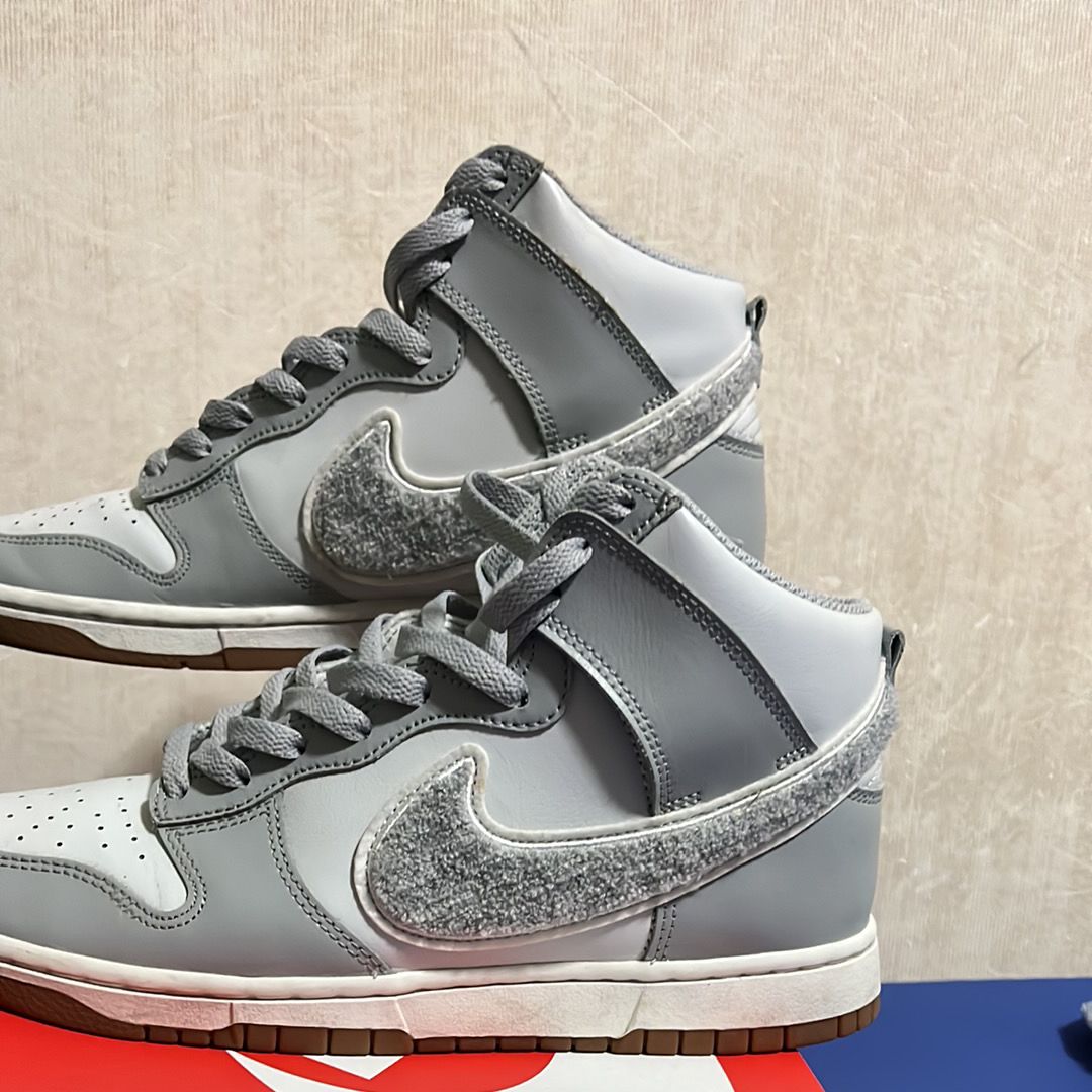 Nike Dunk High Retro University Chenille Swoosh "Light Smoke Grey"