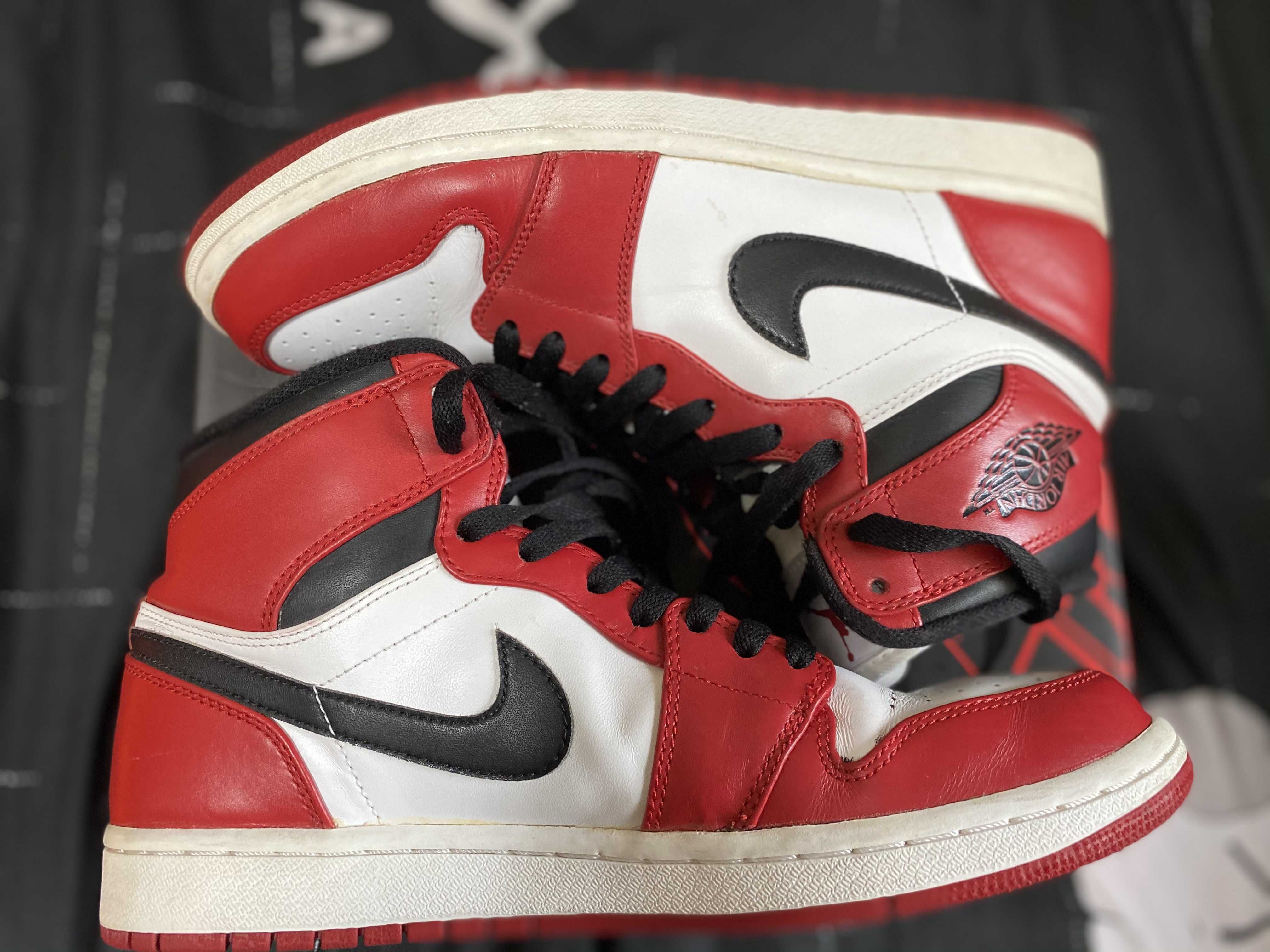 Nike Air Jordan 1 Retro High "Chicago" (2013)