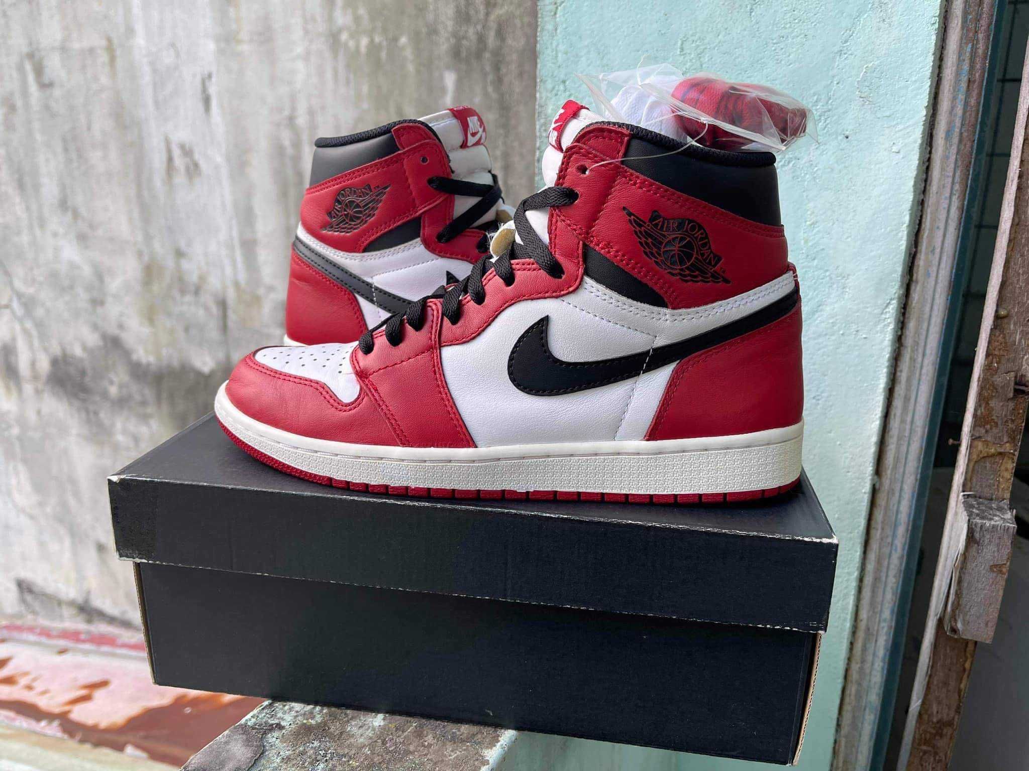 Nike Air Jordan 1 Retro High "Chicago" (2015)