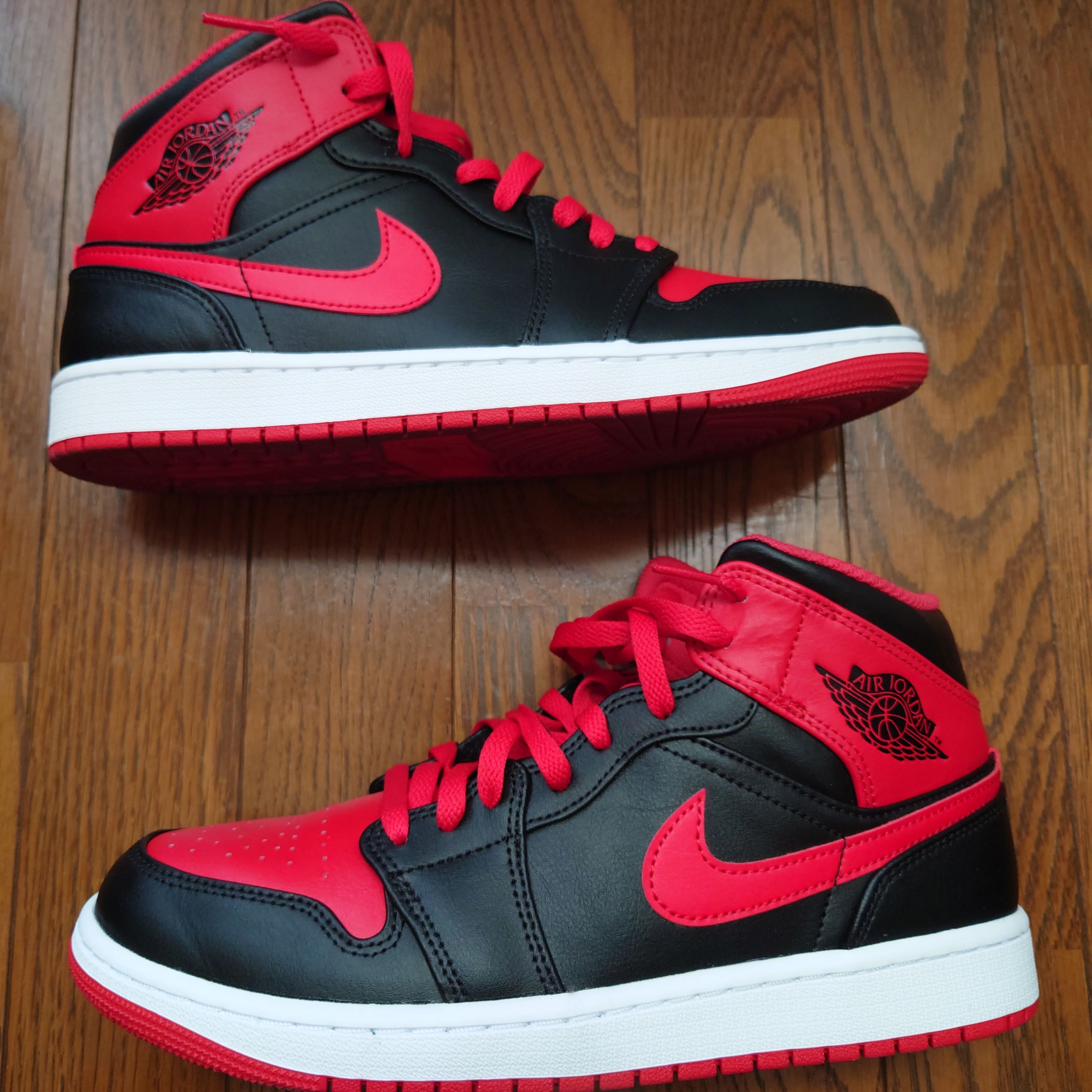 Nike Air Jordan 1 Mid "Bred Toe"