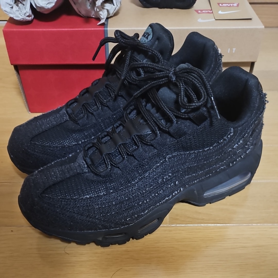 Levi's × Nike Air Max 95 OG "Denim Black"