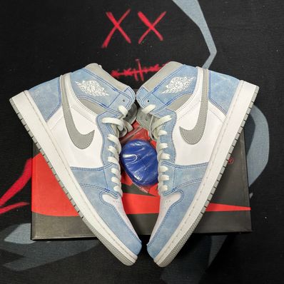 Nike Air Jordan 1 High OG "Hyper Royal"