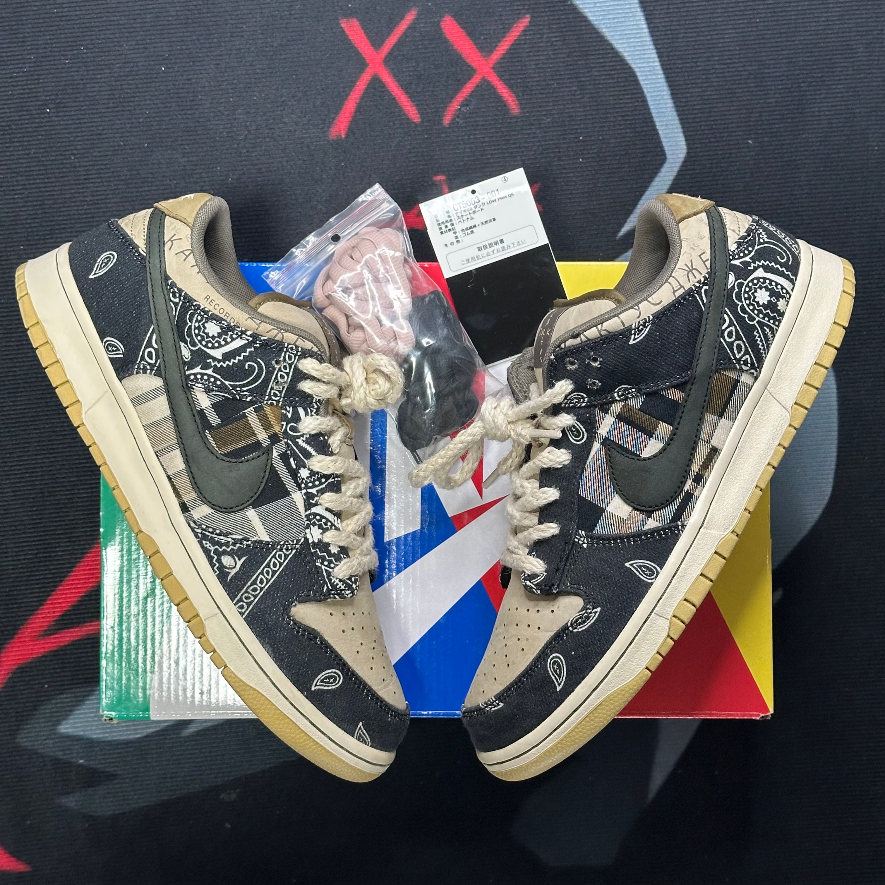 Travis Scott × Nike SB Dunk Low "Black/Parachute Beige"