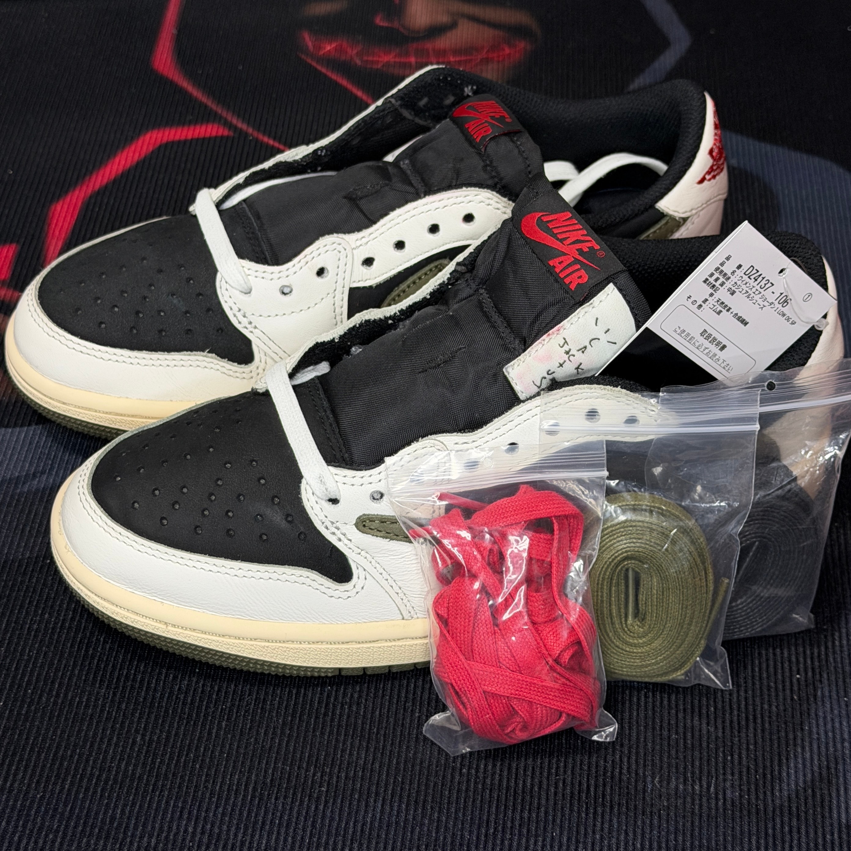 トラヴィススコット × ナイキ ウィメンズ エアジョーダン1 ロー OG "ミディアム オリーブ"