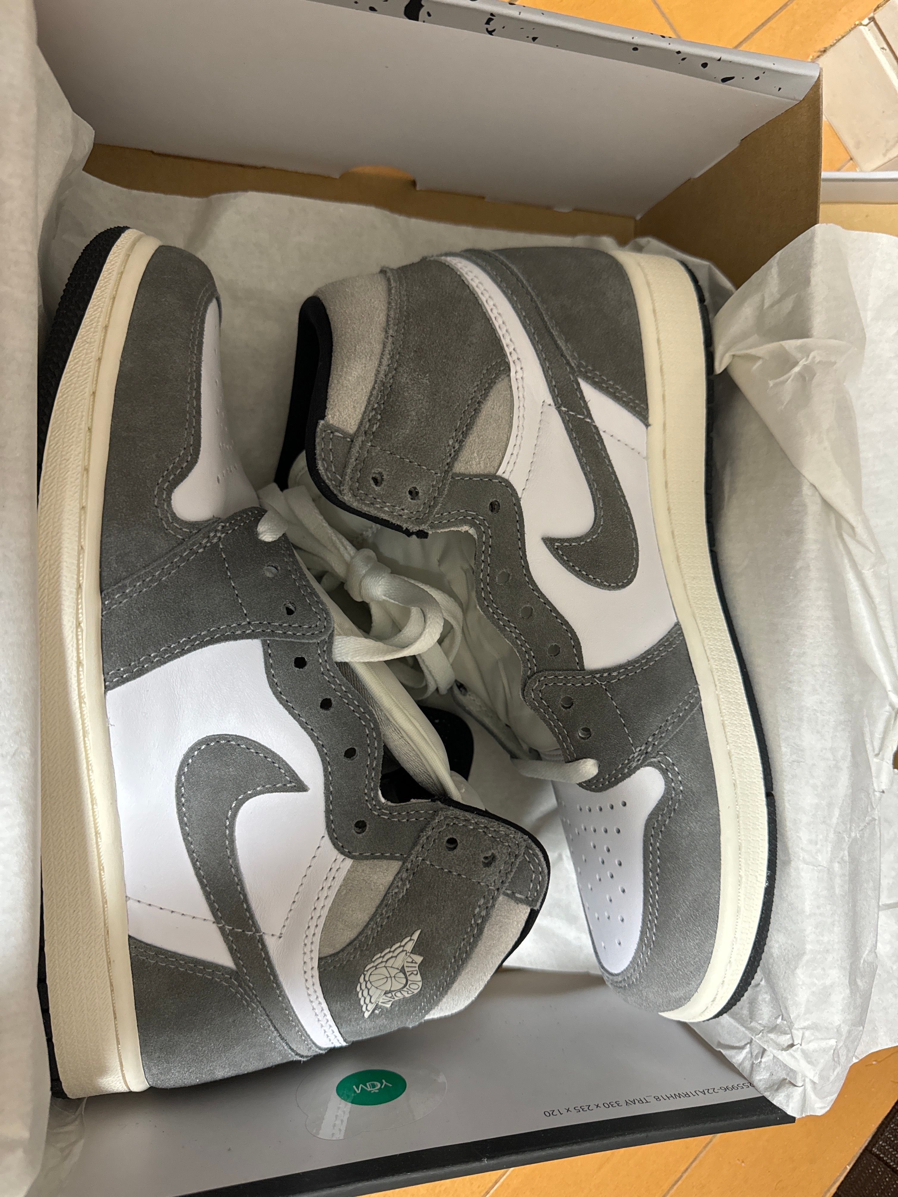 Nike Air Jordan 1 Retro High OG "Black and Smoke Grey"