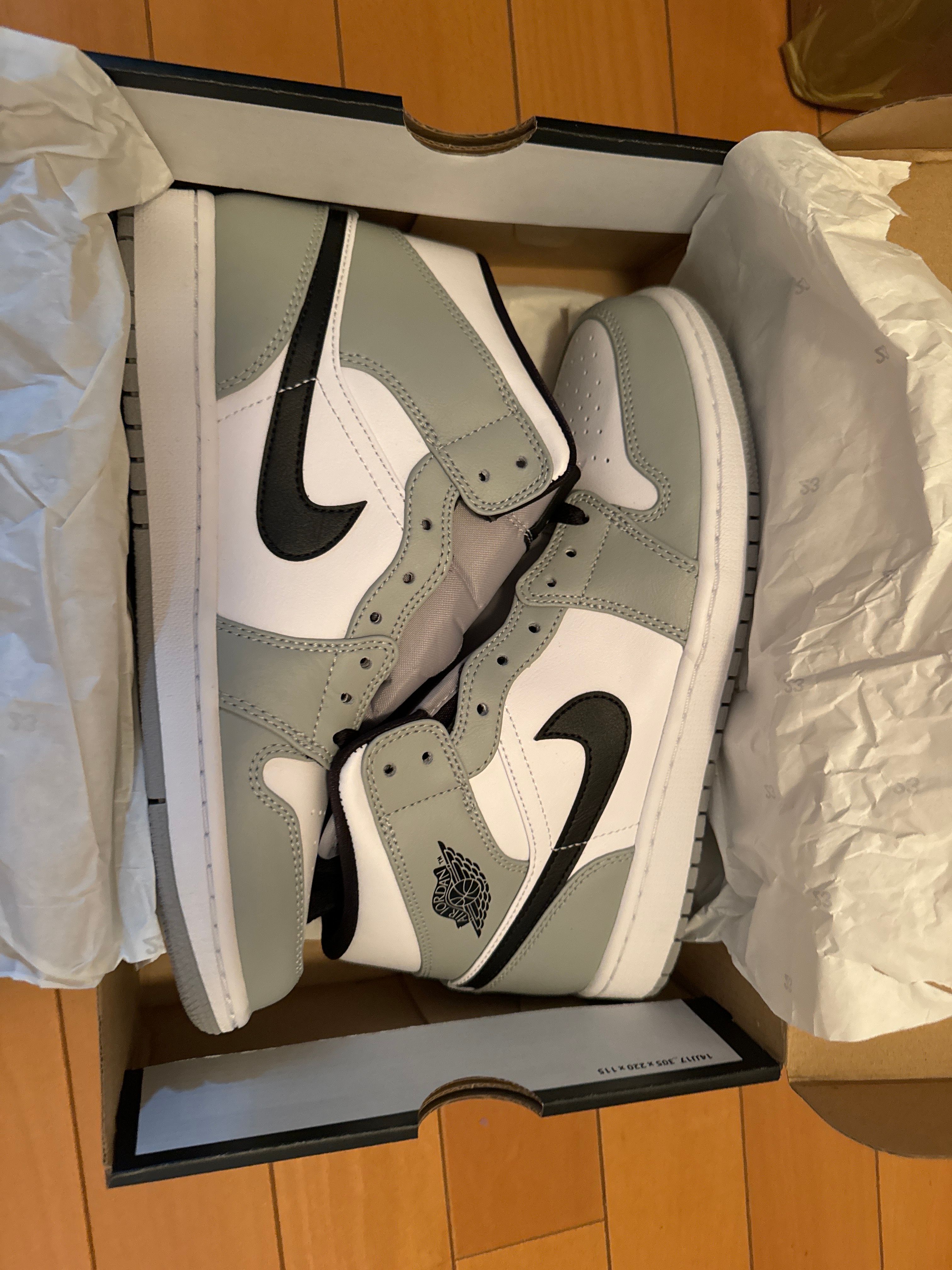 Nike Air Jordan 1 Mid "Light Smoke Grey/White/Black"