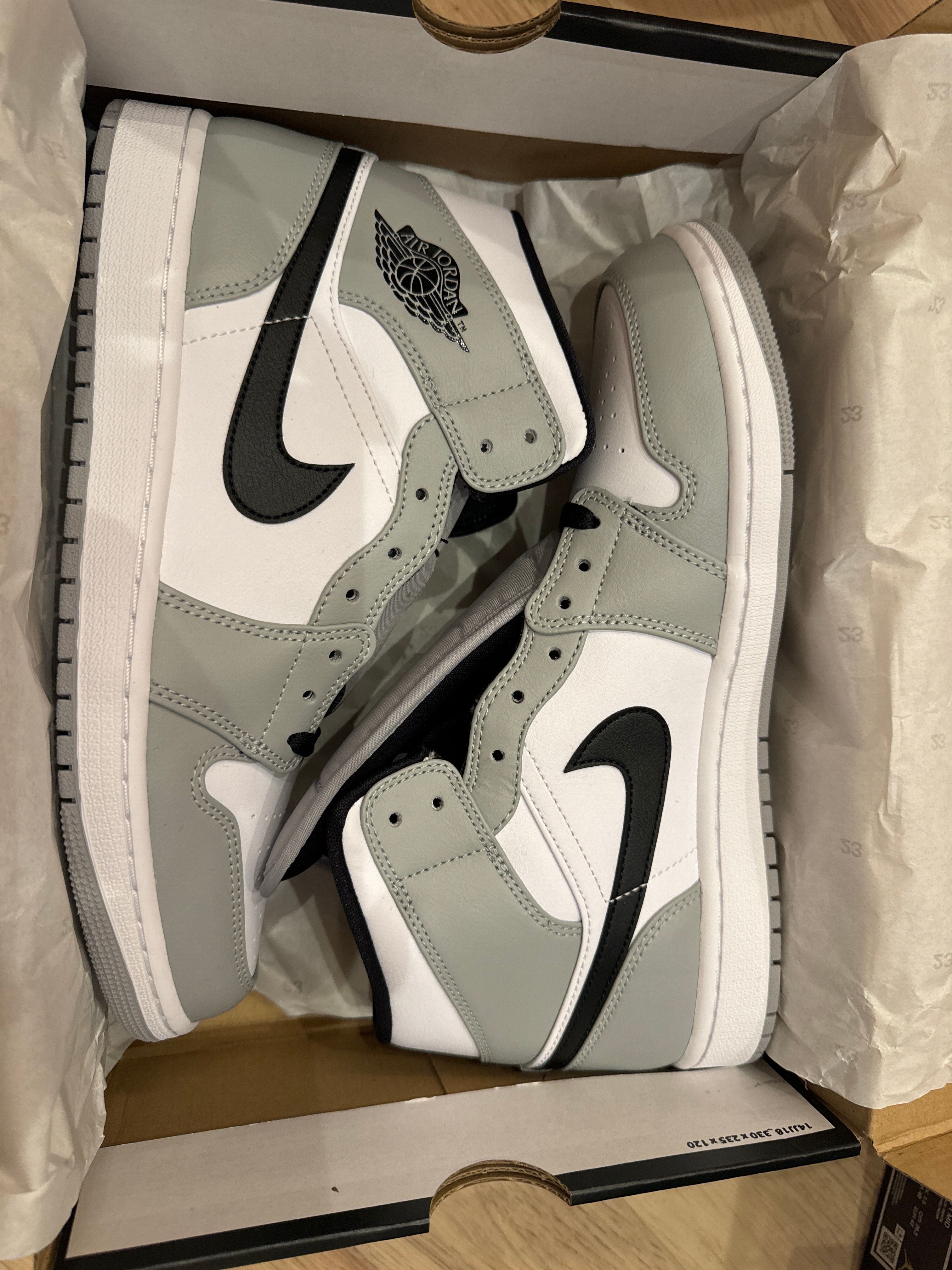 Nike Air Jordan 1 Mid "Light Smoke Grey/White/Black"