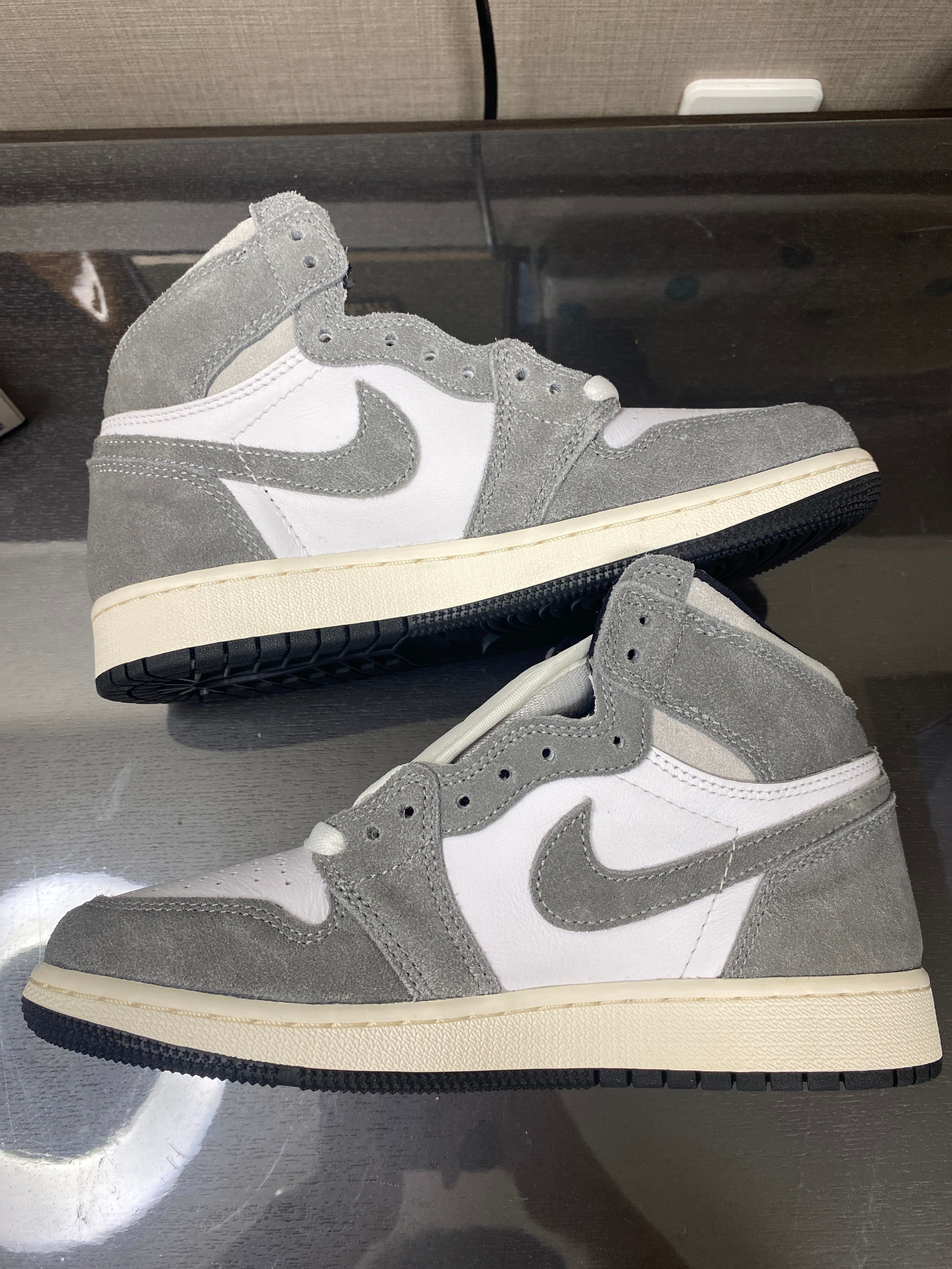 Nike GS Air Jordan 1 Retro High OG "Black and Smoke Grey"