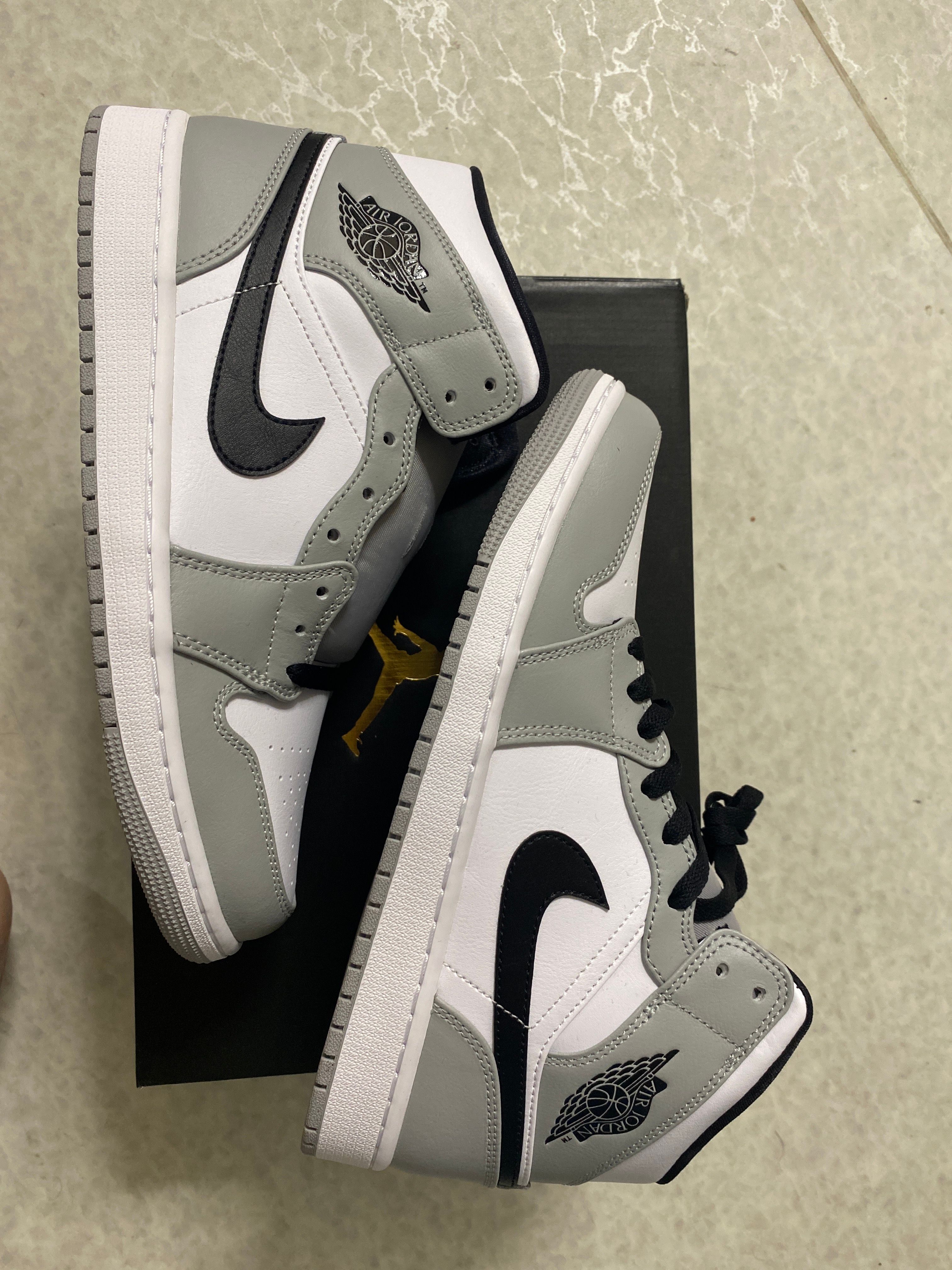 Nike Air Jordan 1 Mid "Light Smoke Grey/White/Black"