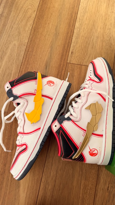 Gundam Unicorn × Nike SB Dunk High PRO QS "UNICORN"