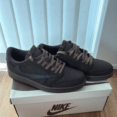 Travis Scott × Nike Air Jordan 1 Low OG SP "Velvet Brown and Dark Mocha"