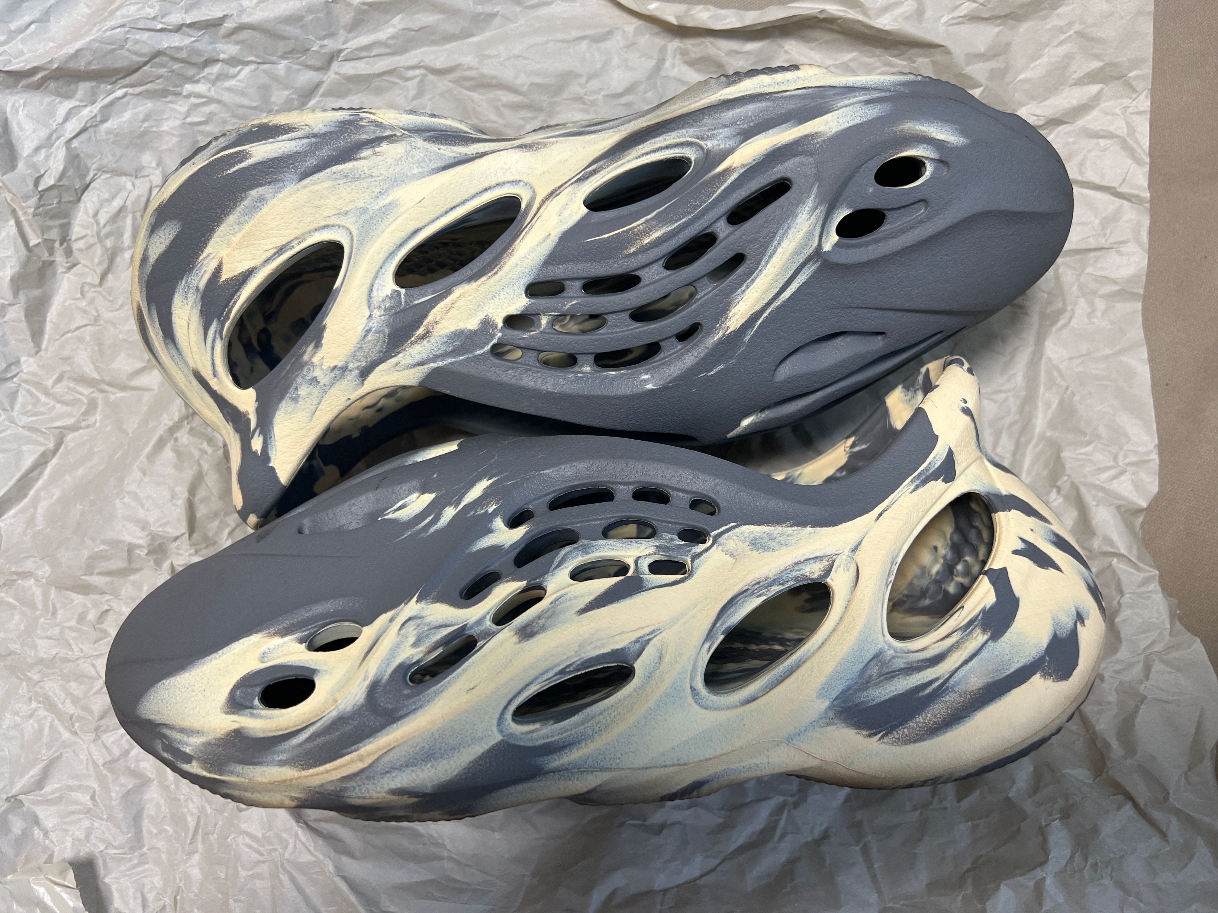 adidas YEEZY Foam Runner "MXT Moon Gray"