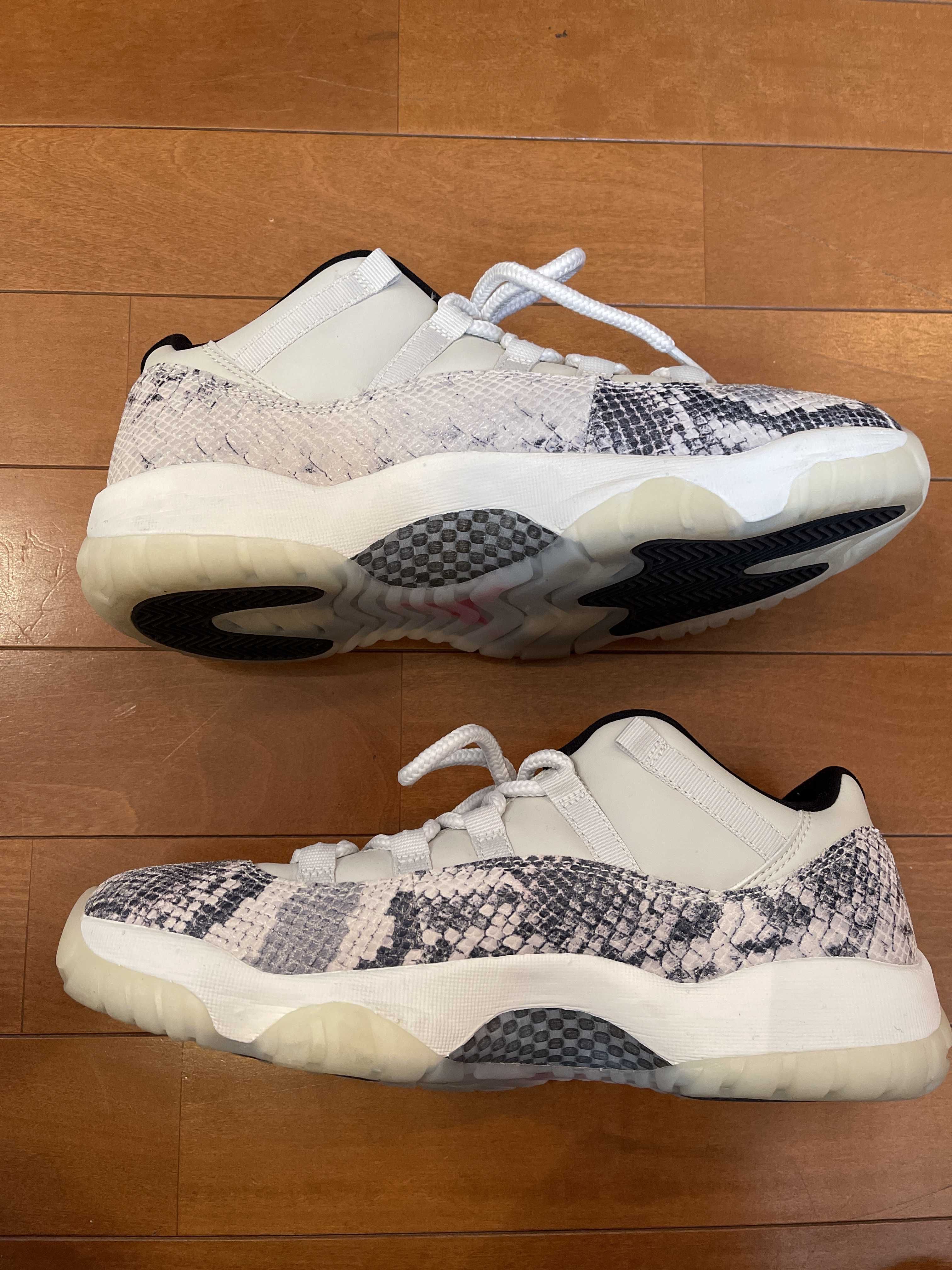 Nike Air Jordan 11 Low Snakeskin "Light Bone/University Red/Sail/Black"