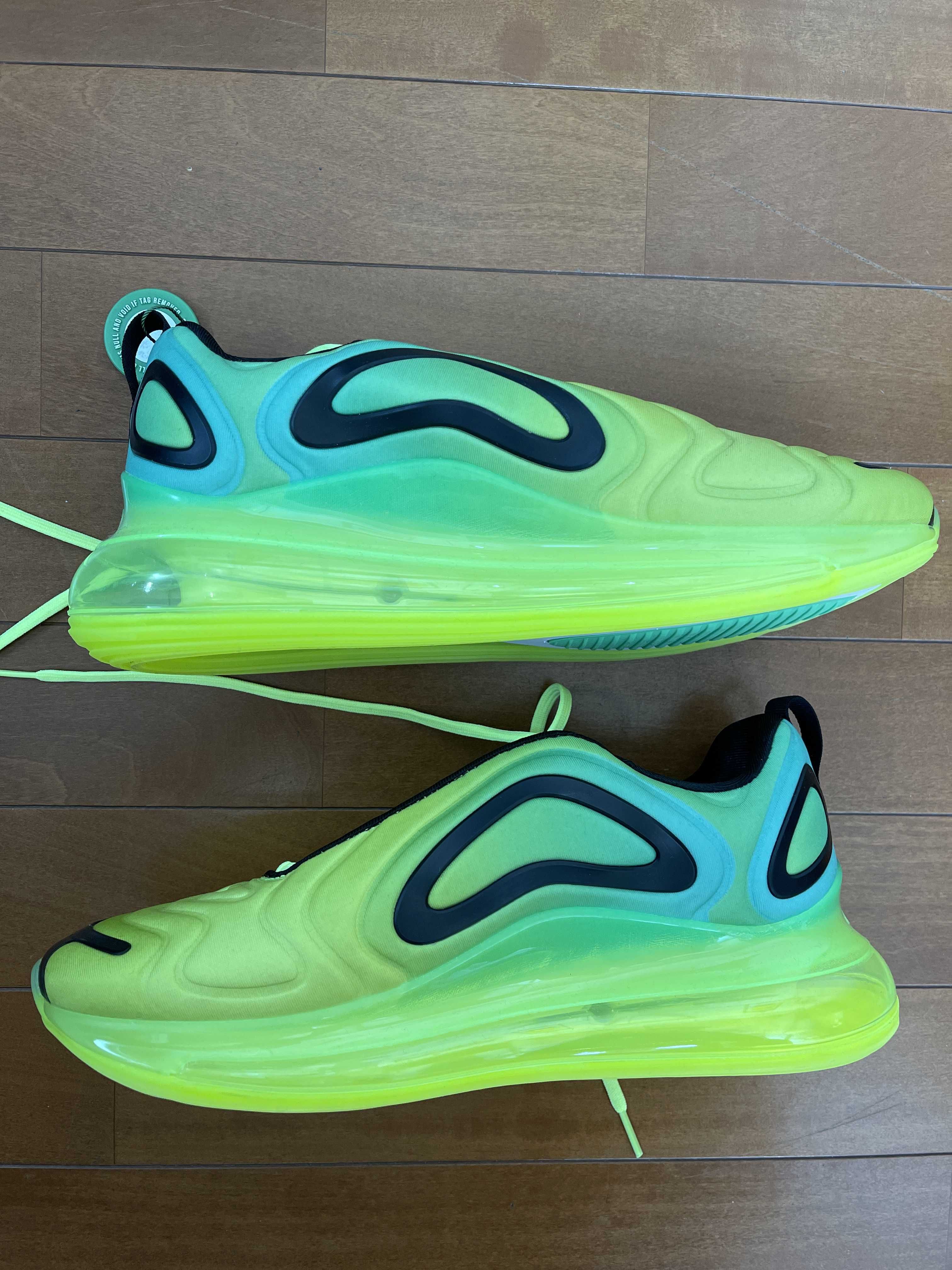 NIKE AIR MAX 720 VOLT BLACK