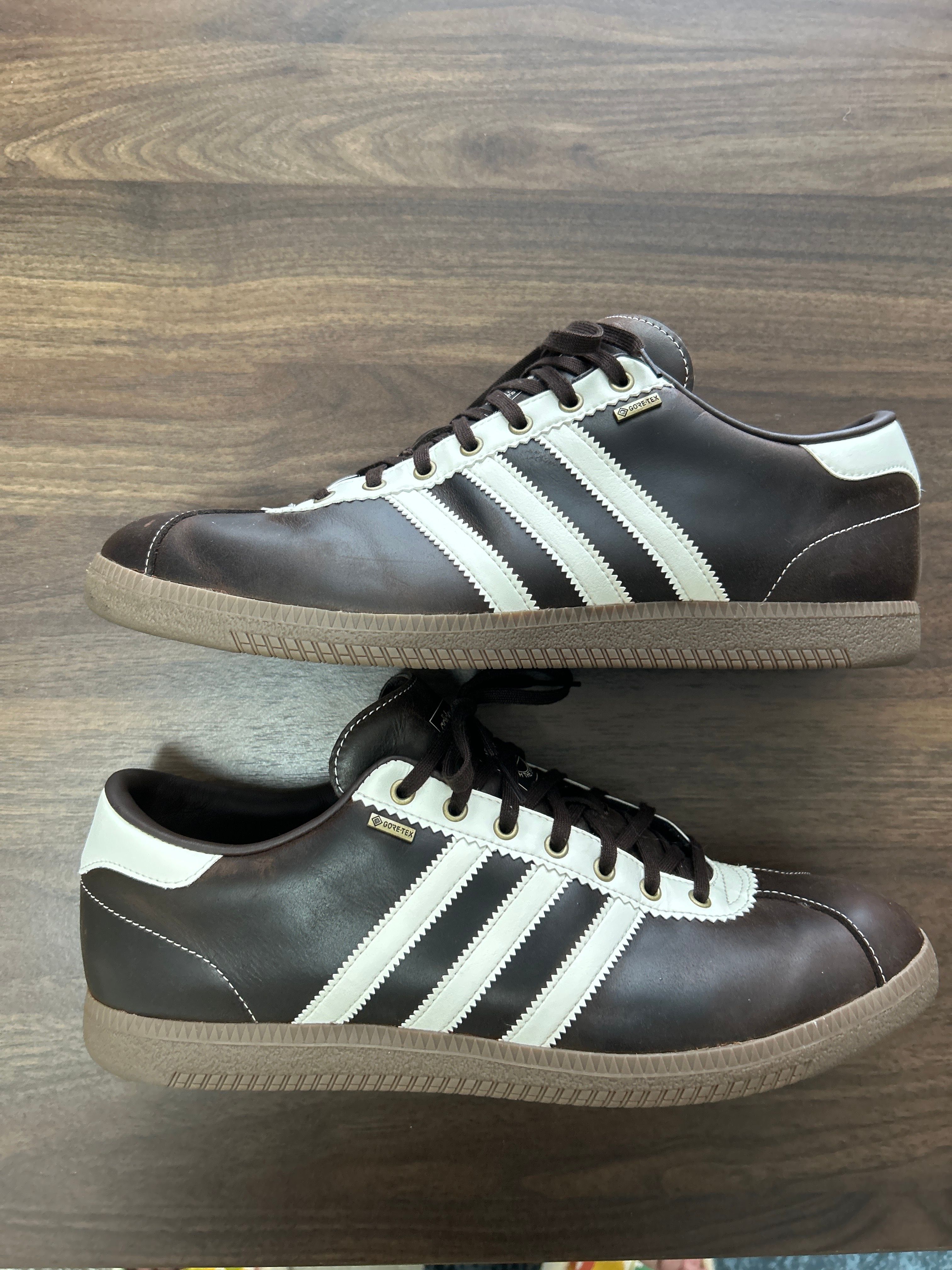 アディダス ベルン ゴアテックス "ダークブラウン/クリームホワイト/ワンダーホワイト"