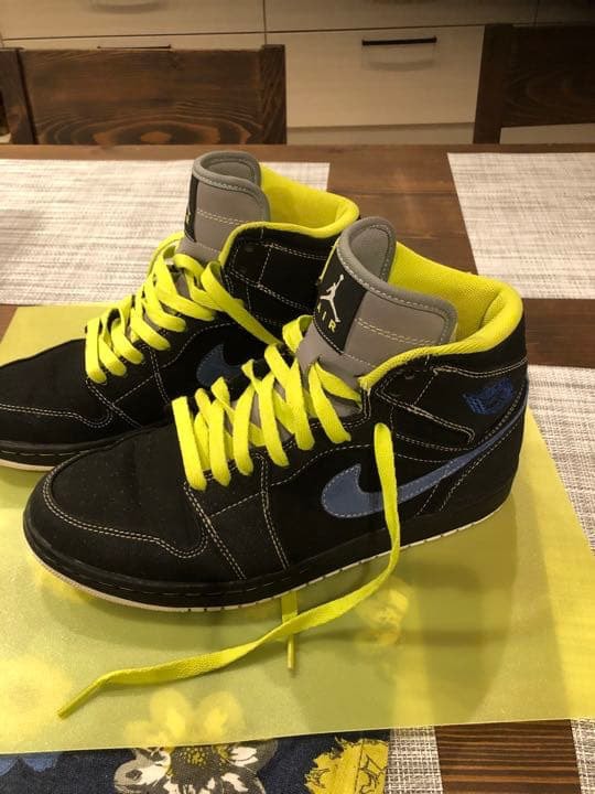 Nike Air Jordan 1 Retro High "Black/Cyber Blue Sapphire"