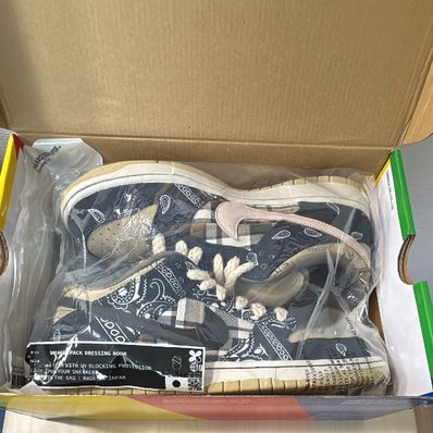 Travis Scott × Nike SB Dunk Low "Black/Parachute Beige"