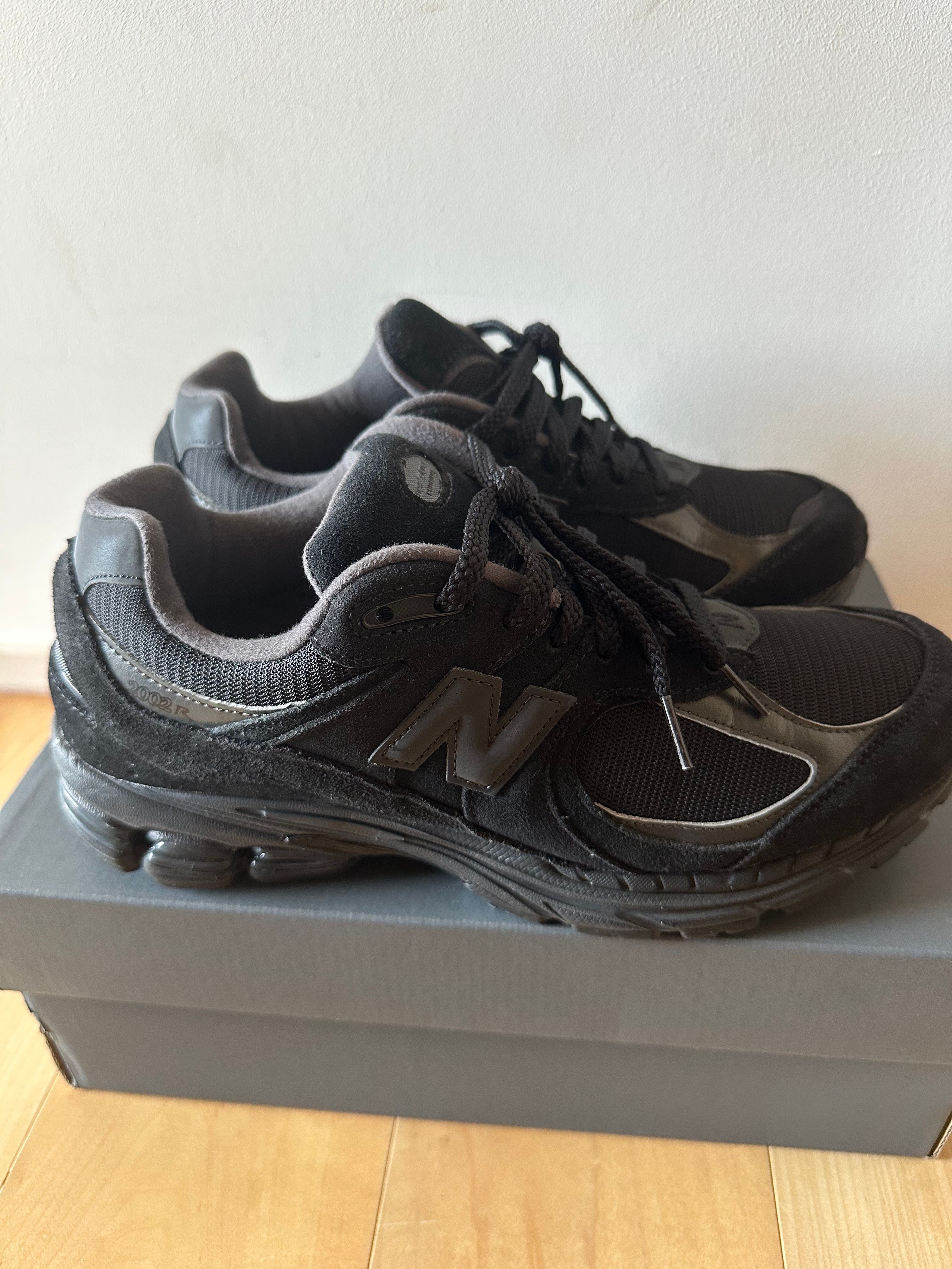 New Balance 2002R "Triple Black"