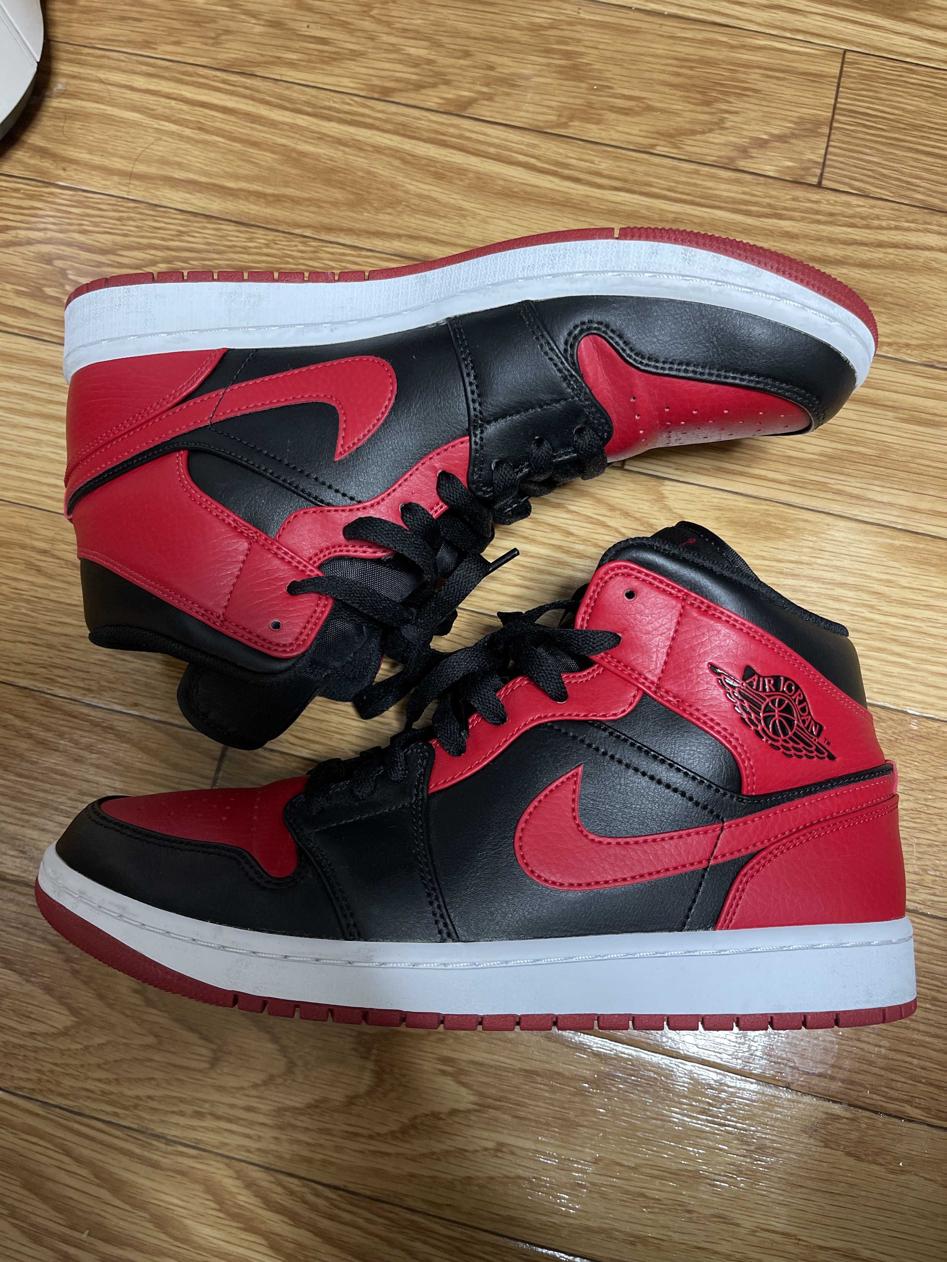 Nike Air Jordan 1 Mid "Bred"