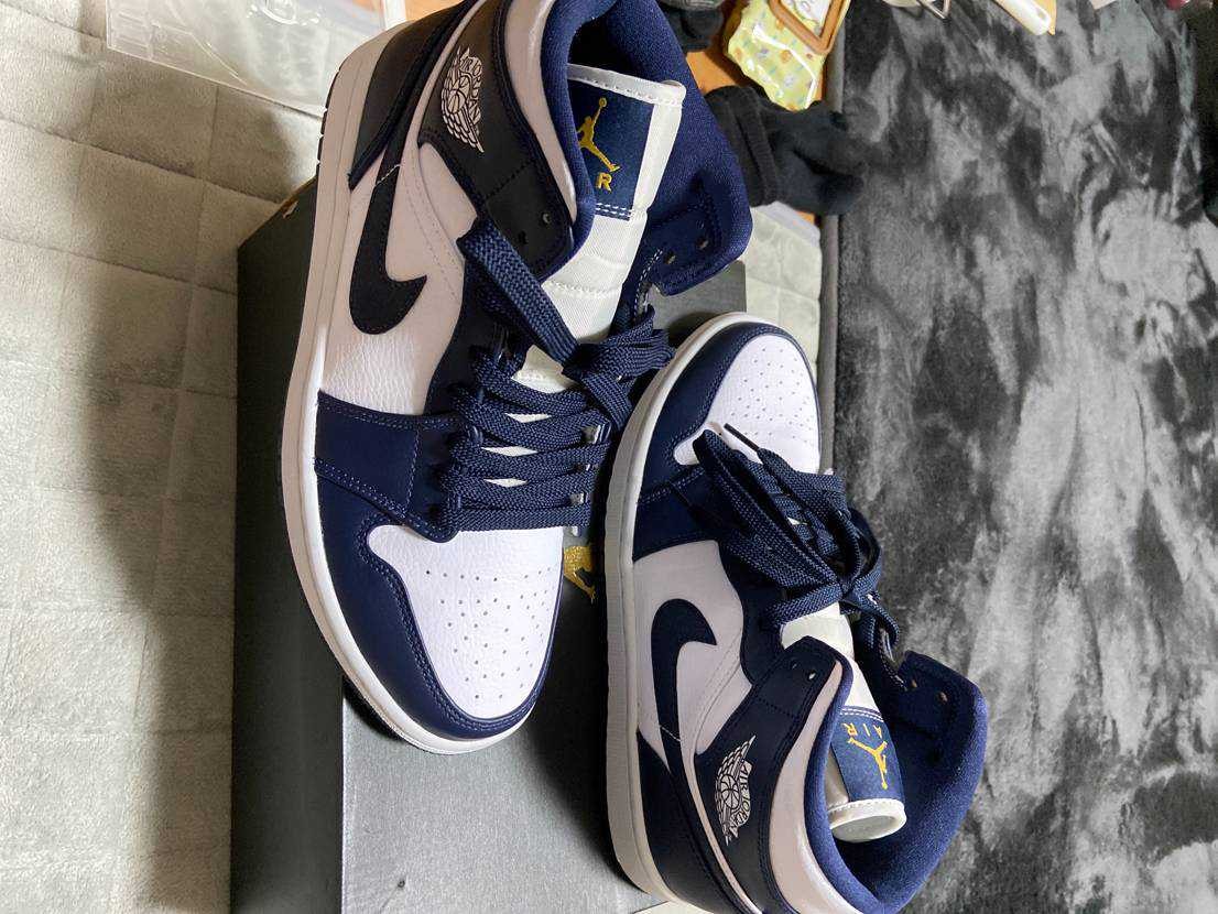 Nike Air Jordan 1 Mid "White Metallic Gold Obsidian"