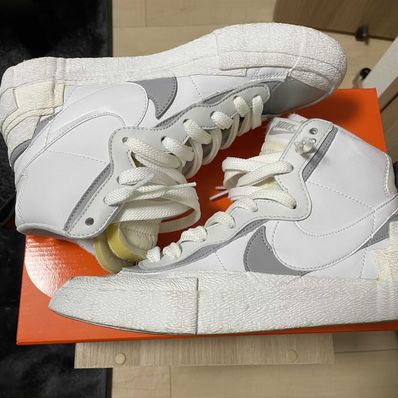 sacai × NIKE BLAZER MID "WHITE/WOLF GREY"