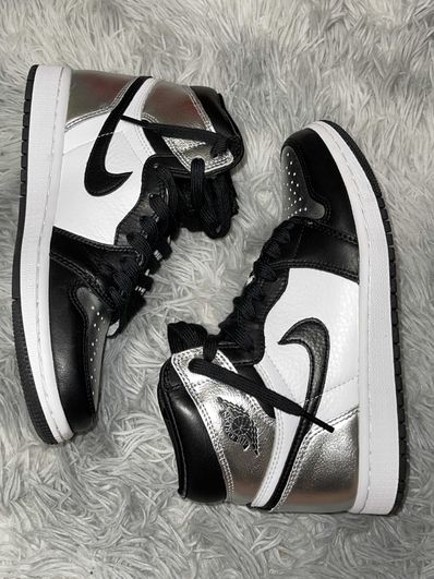 Nike Women's Air Jordan 1 Retro High OG "Silver Toe"