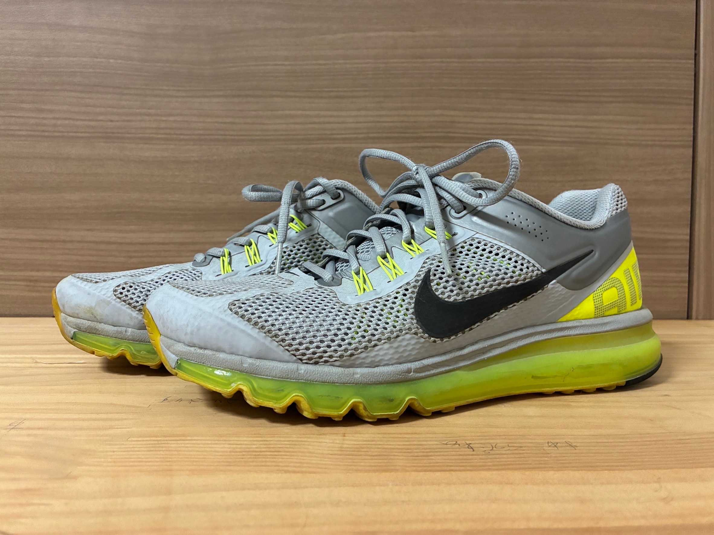 ナイキ エアマックス2013 "ウルフグレー/ボルト/ブラック/ブラック"