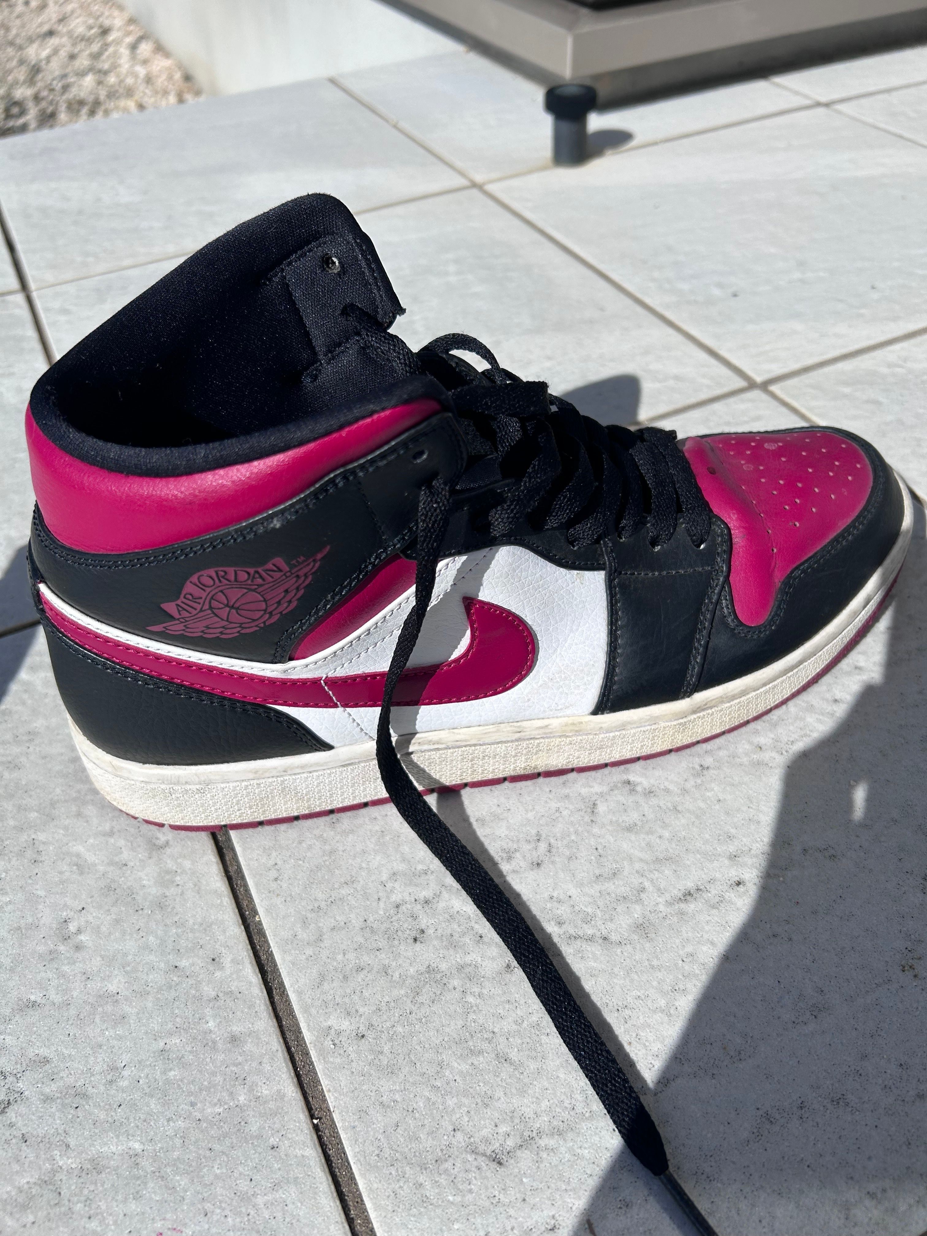 NIKE AIR JORDAN 1 MID "BLACK/RED/WHITE"