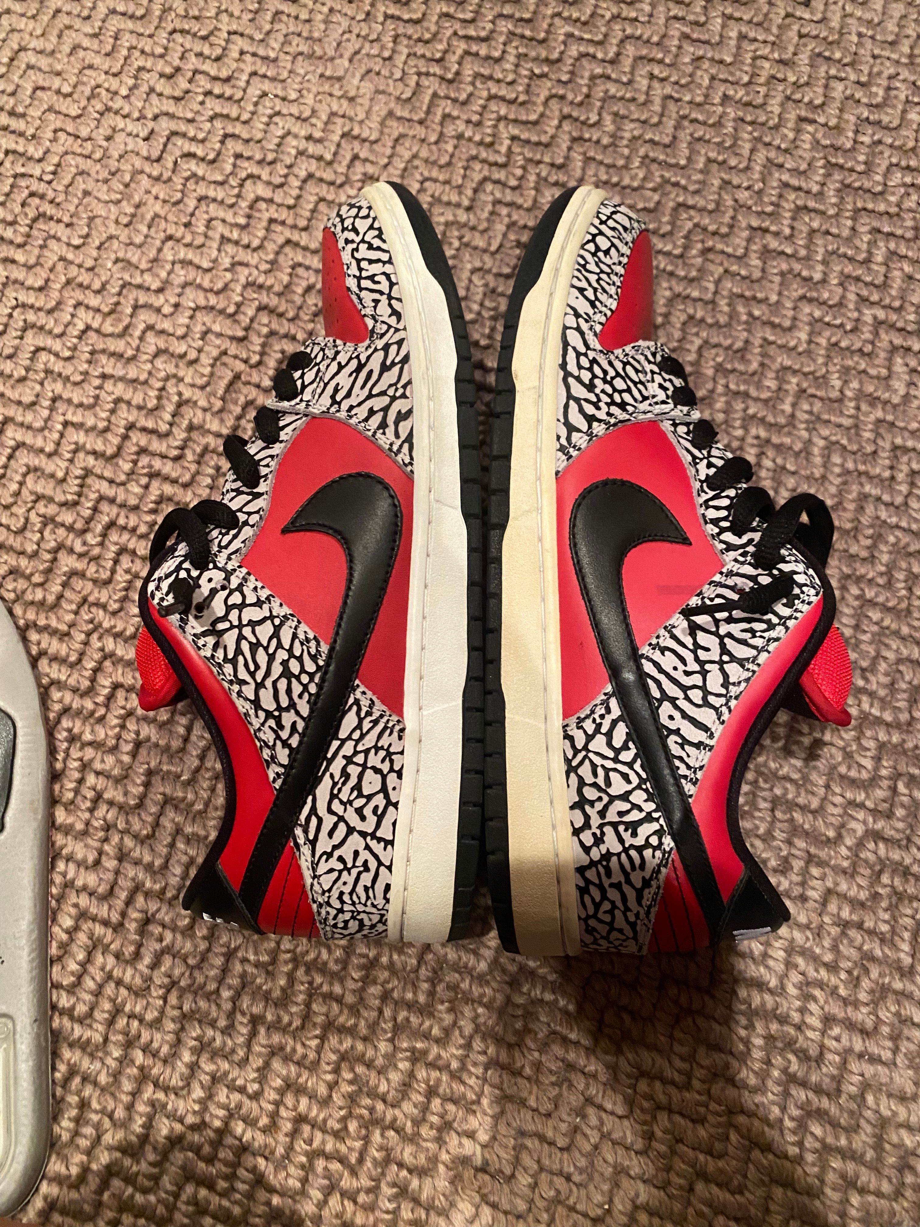 Supreme × Nike SB Dunk Low "Red Cement"(2012)