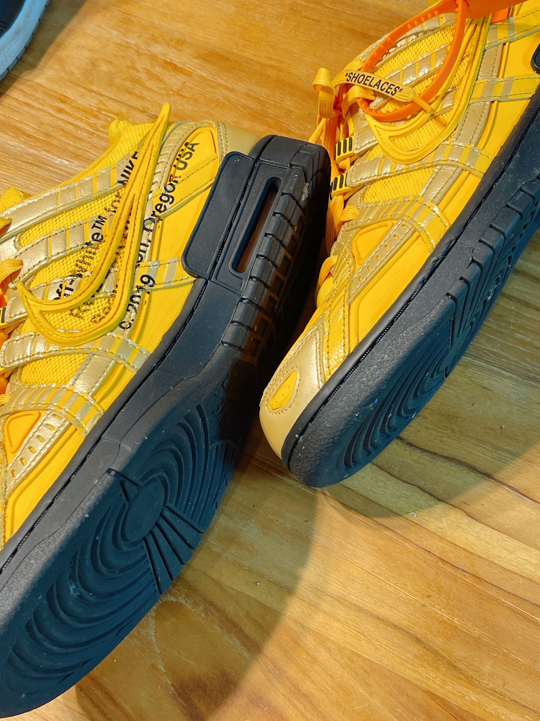 Off-White × Nike Air Rubber Dunk "University Gold"