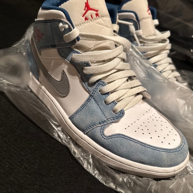 Nike Air Jordan 1 Mid SE "White/Hyper Royal/Red"