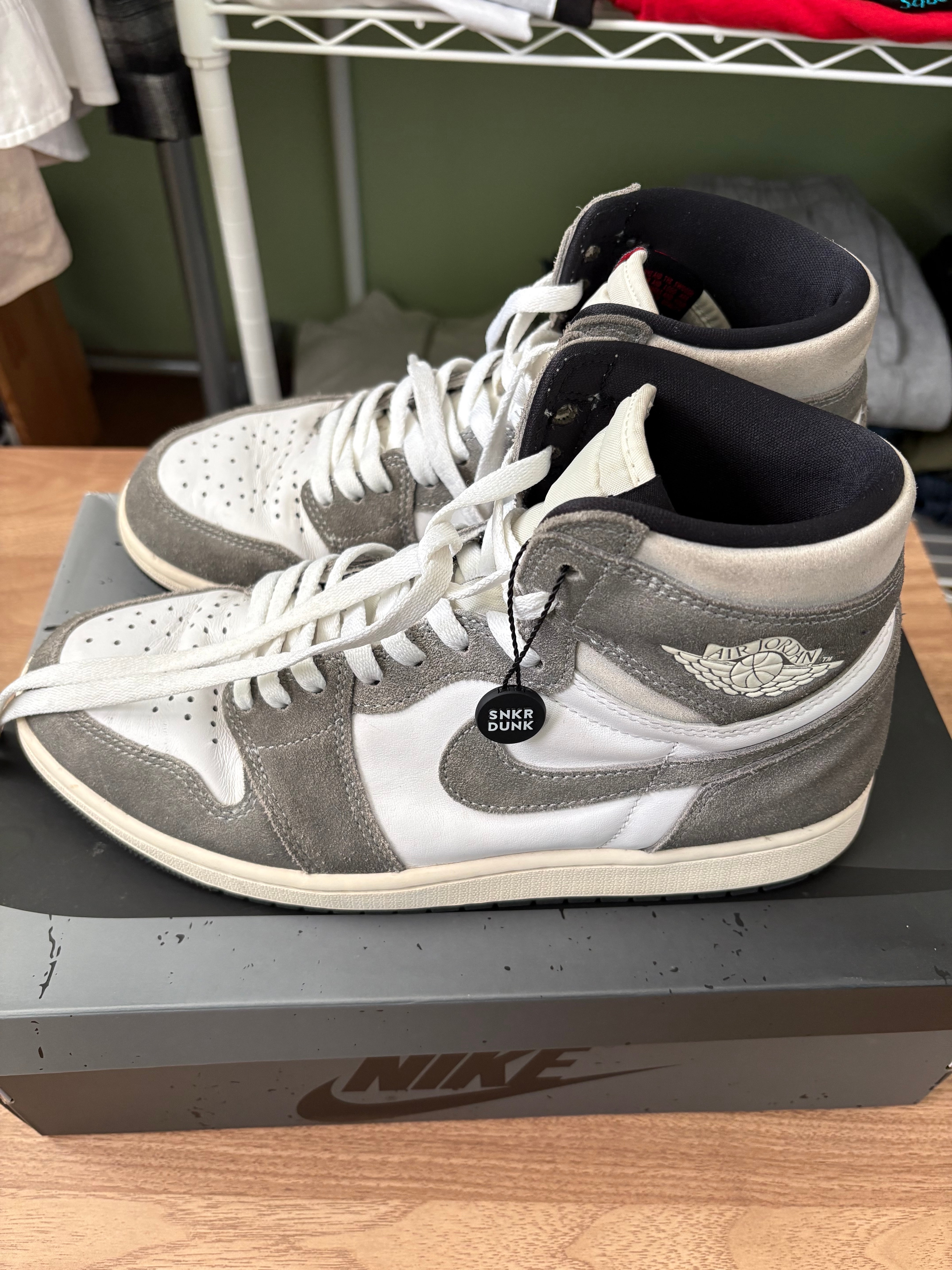 Nike Air Jordan 1 Retro High OG "Black and Smoke Grey"