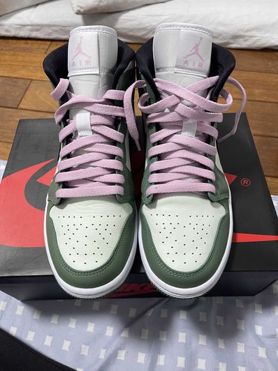 NIKE Women's AIR JORDAN 1 MID SE "DUTCH GREEN"