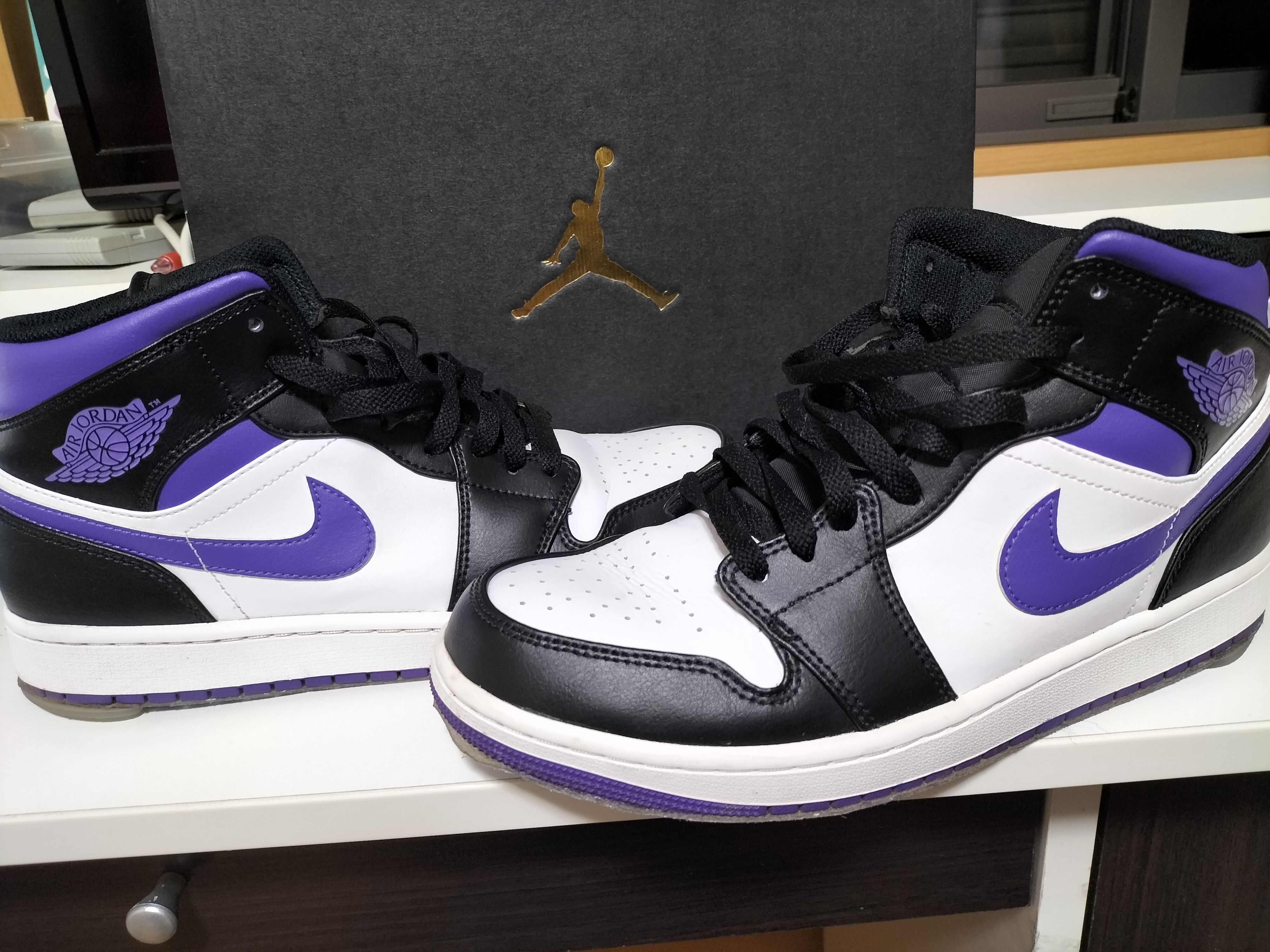 Nike Air Jordan 1 Mid "Black/Court Purple"