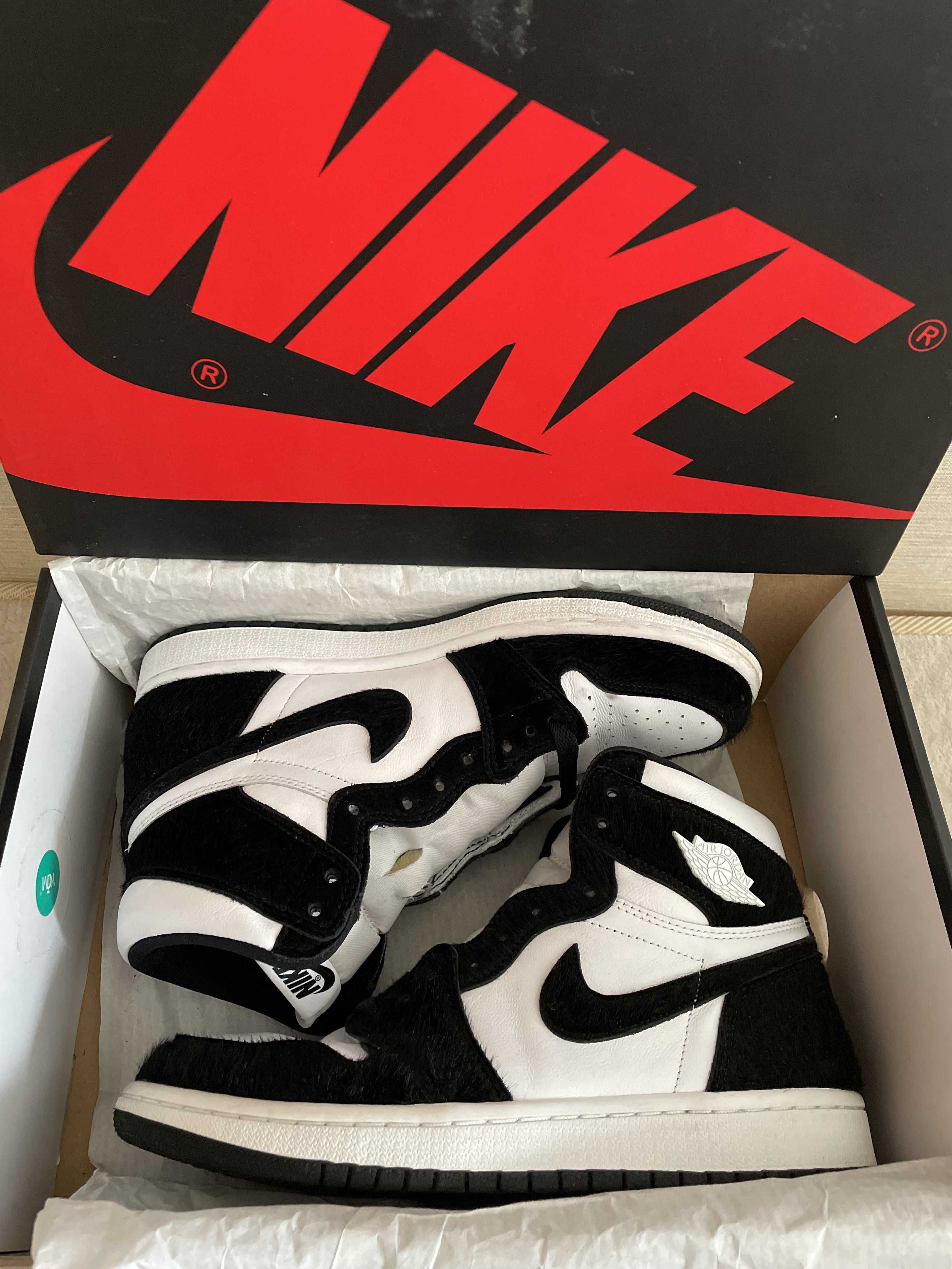 Nike Women's Air Jordan 1 Retro High OG "Black/White"