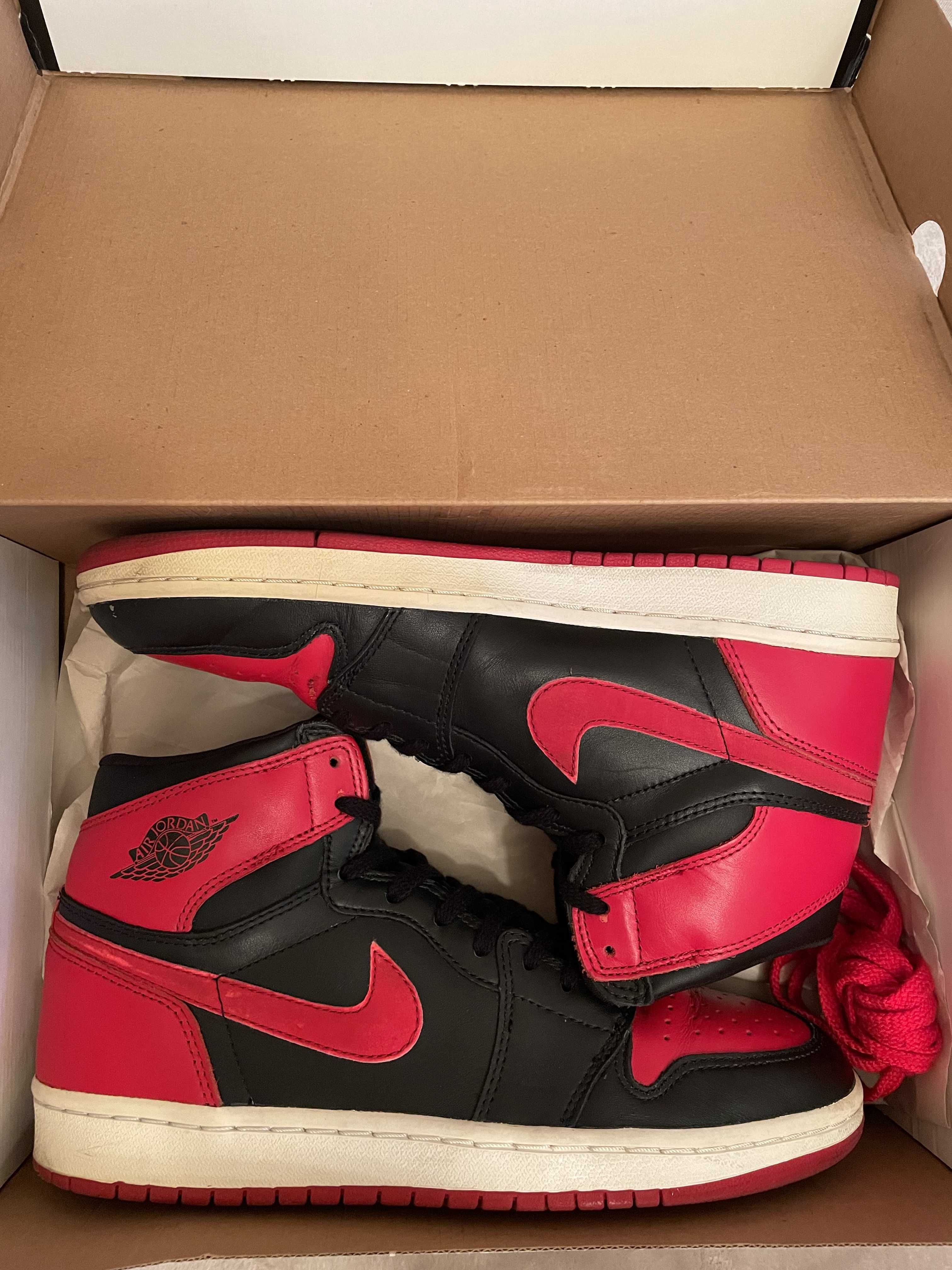 Nike Air Jordan 1 Retro High OG "Bred/Banned" (2016)