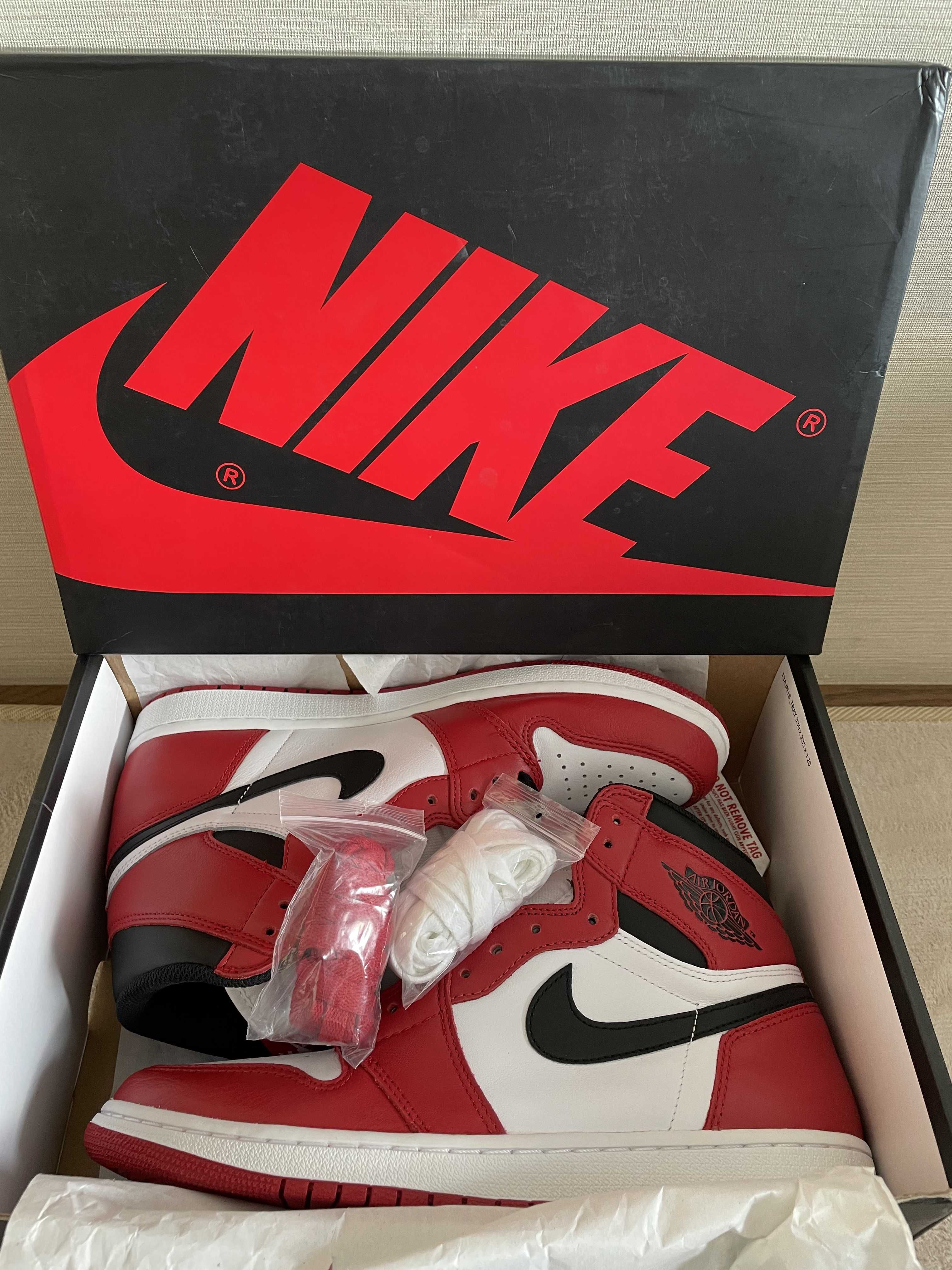 Nike Air Jordan 1 Retro High "Chicago" (2015)