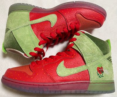 Nike SB Dunk High "Strawberry Cough"
