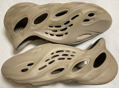 adidas YEEZY Foam Runner "Stone Sage"