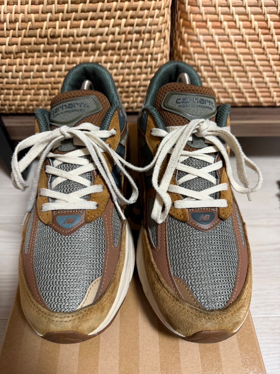カーハート WIP × ニューバランス 990V6 "ワークウェア"