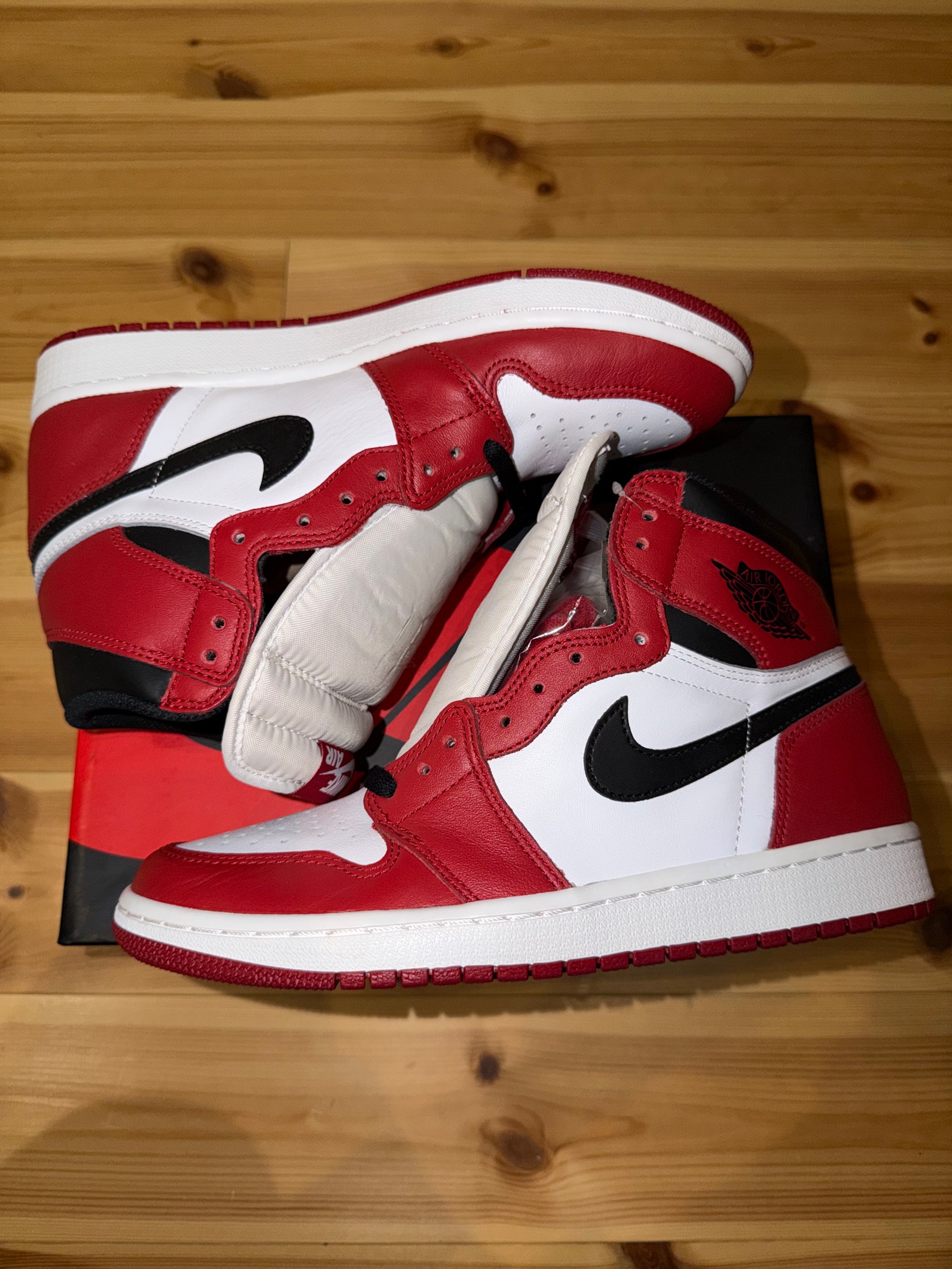Nike Air Jordan 1 Retro High "Chicago" (2015)
