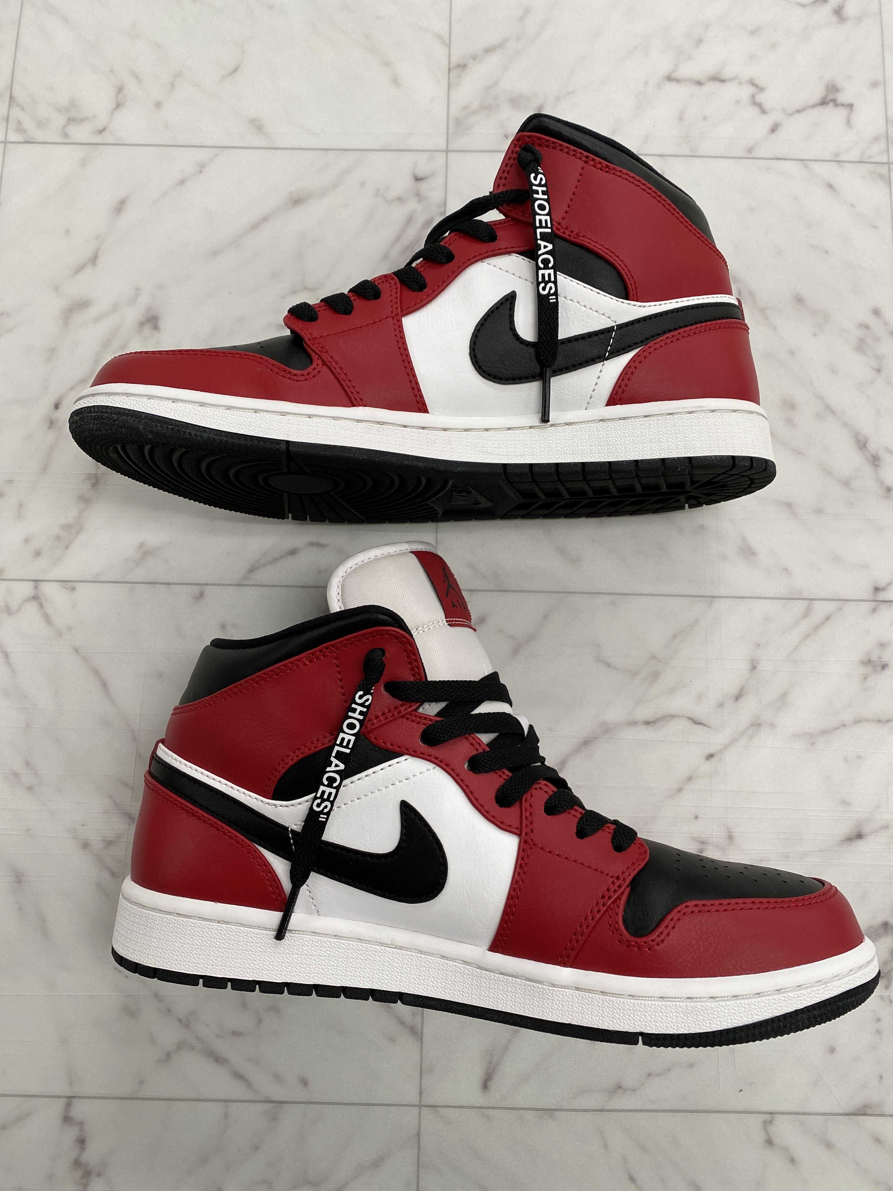 Nike Air Jordan 1 Mid "Chicago Black Toe"