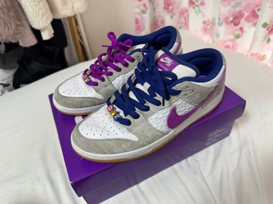 Rayssa Leal × Nike SB Dunk Low PRM "Pure Platinum and Vivid Purple"