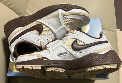 Travis Scott × Nike Zoom Field Jaxx "White and Light Chocolate"