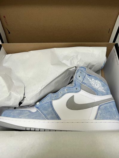 Nike Air Jordan 1 High OG "Hyper Royal"