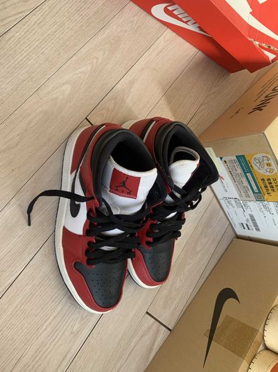 Nike Air Jordan 1 Mid "Chicago Black Toe"